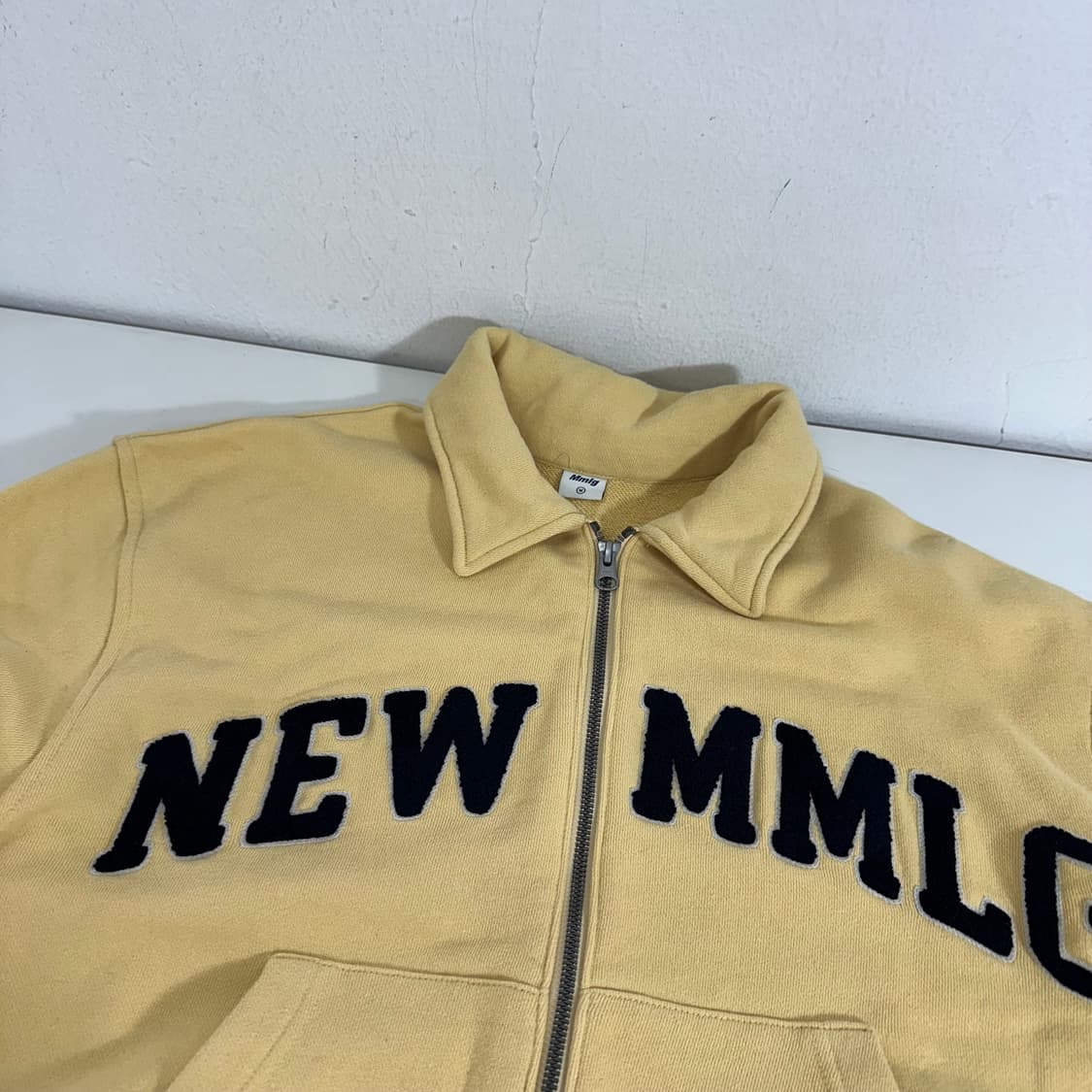 M MMLG 겨자 빅로고 카라넥 집업 상품이미지3