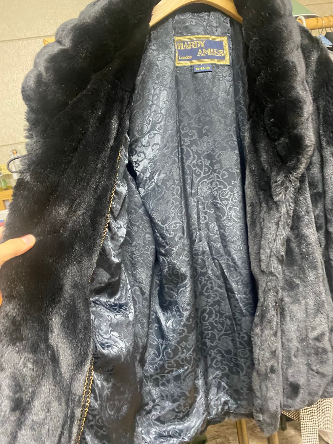 HARDY AMIES 블랙 퍼 코트 상품이미지6