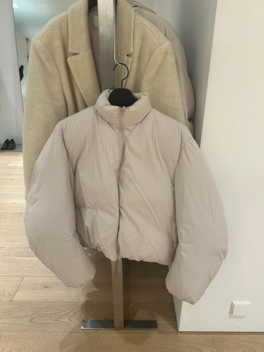 아모멘토 크롭 다운 푸퍼 패딩 상품이미지1