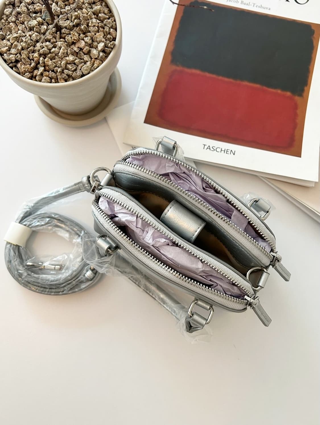 [OS] 마뗑킴 더블 지퍼 미니 크로스백 실버 상품이미지7