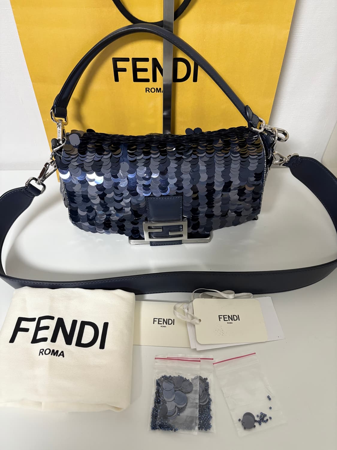 펜디 스팽글 시퀸 바게트백 상품이미지8