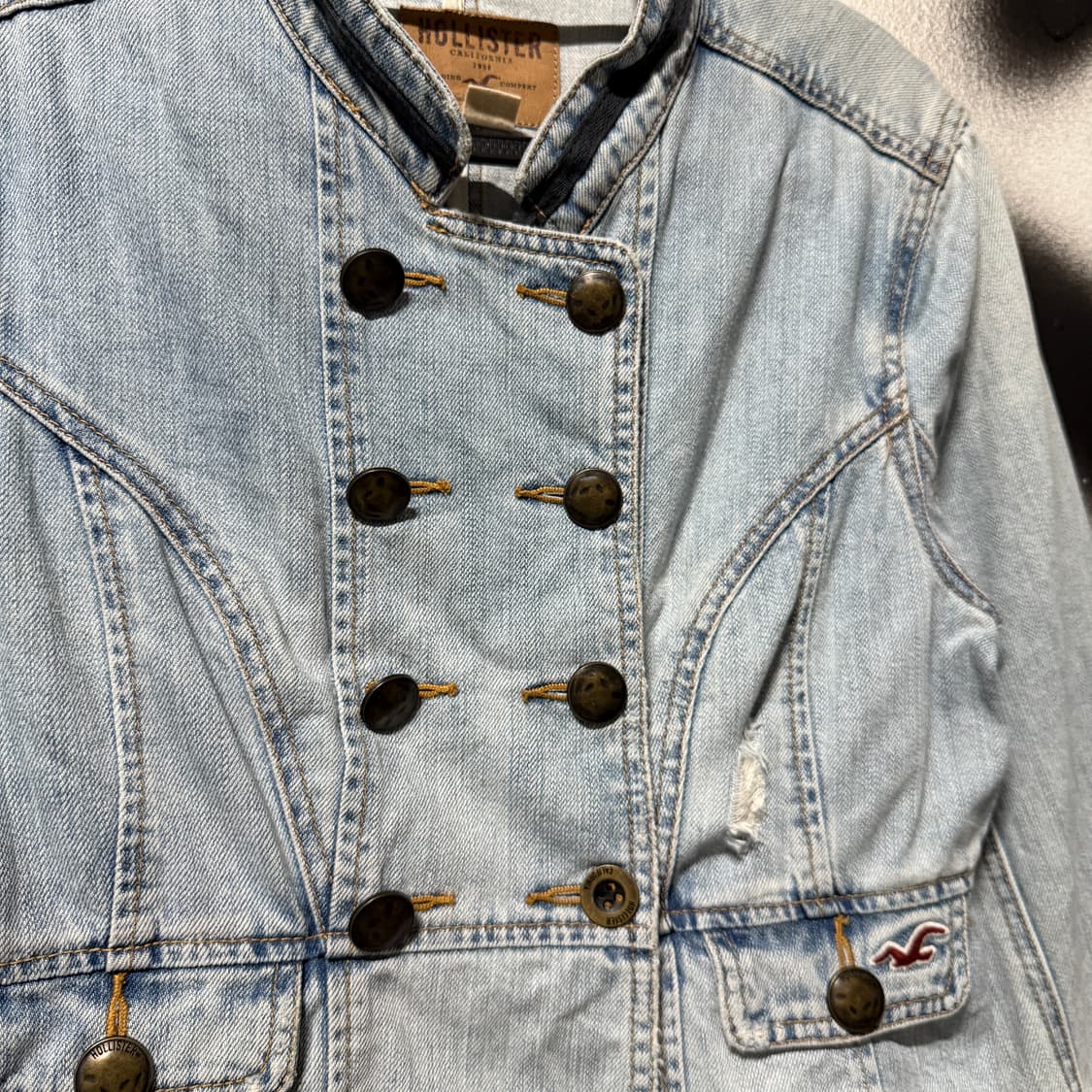 홀리스터 웨스턴 멀티 버튼 워싱 데미지 크롭 데님 자켓 상품이미지3