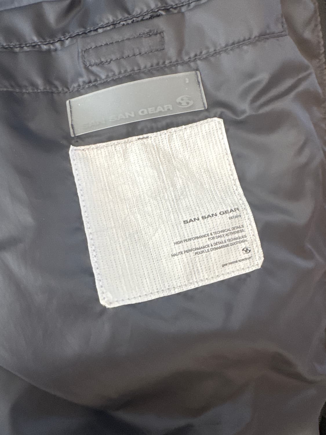 산산기어 25fw 경량패딩 상품이미지2