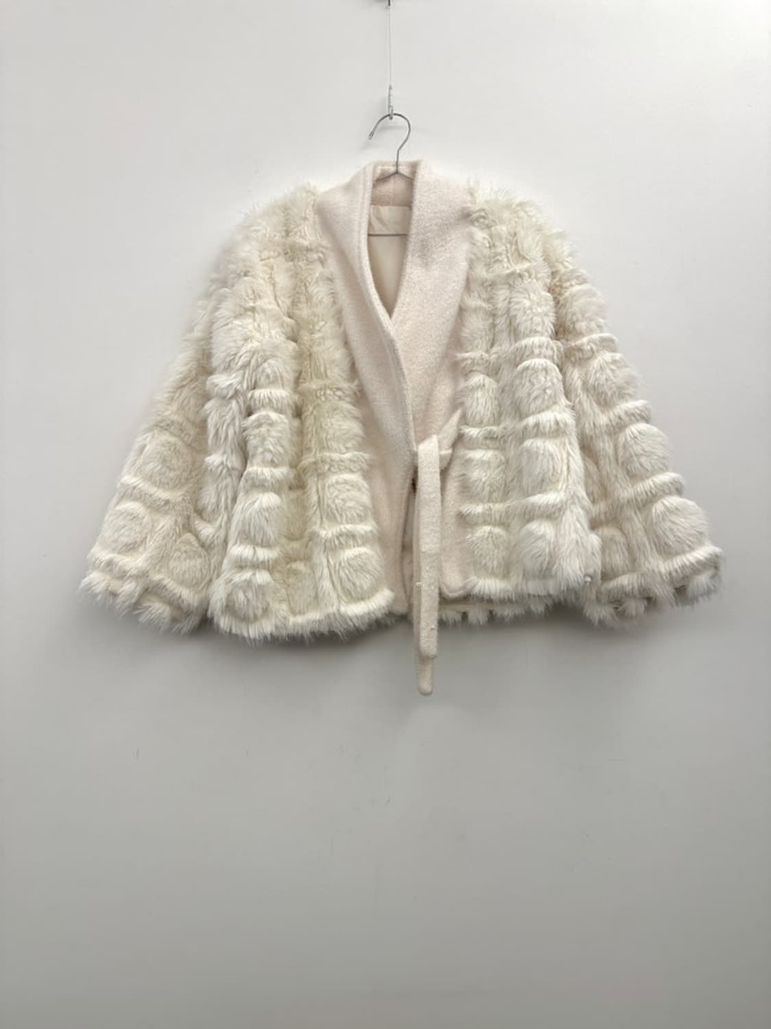 Grid milk string fur jacket / white 상품이미지1