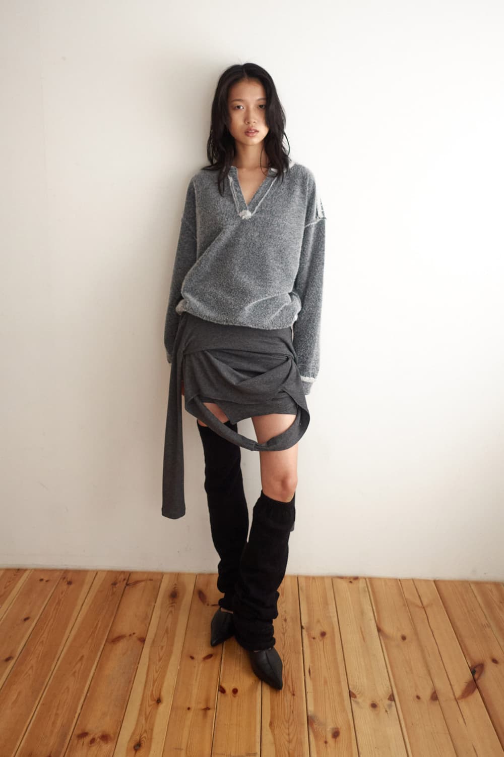 세릭 Furry V-Neck Sweatshirt cos 상품이미지1