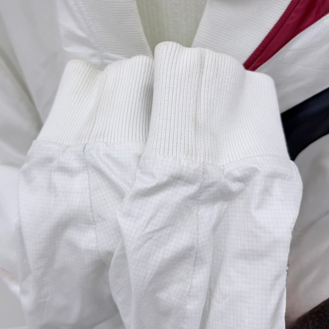 [B급/3] 톰브라운 삼선 로고 봄버 자켓 화이트 상품이미지8