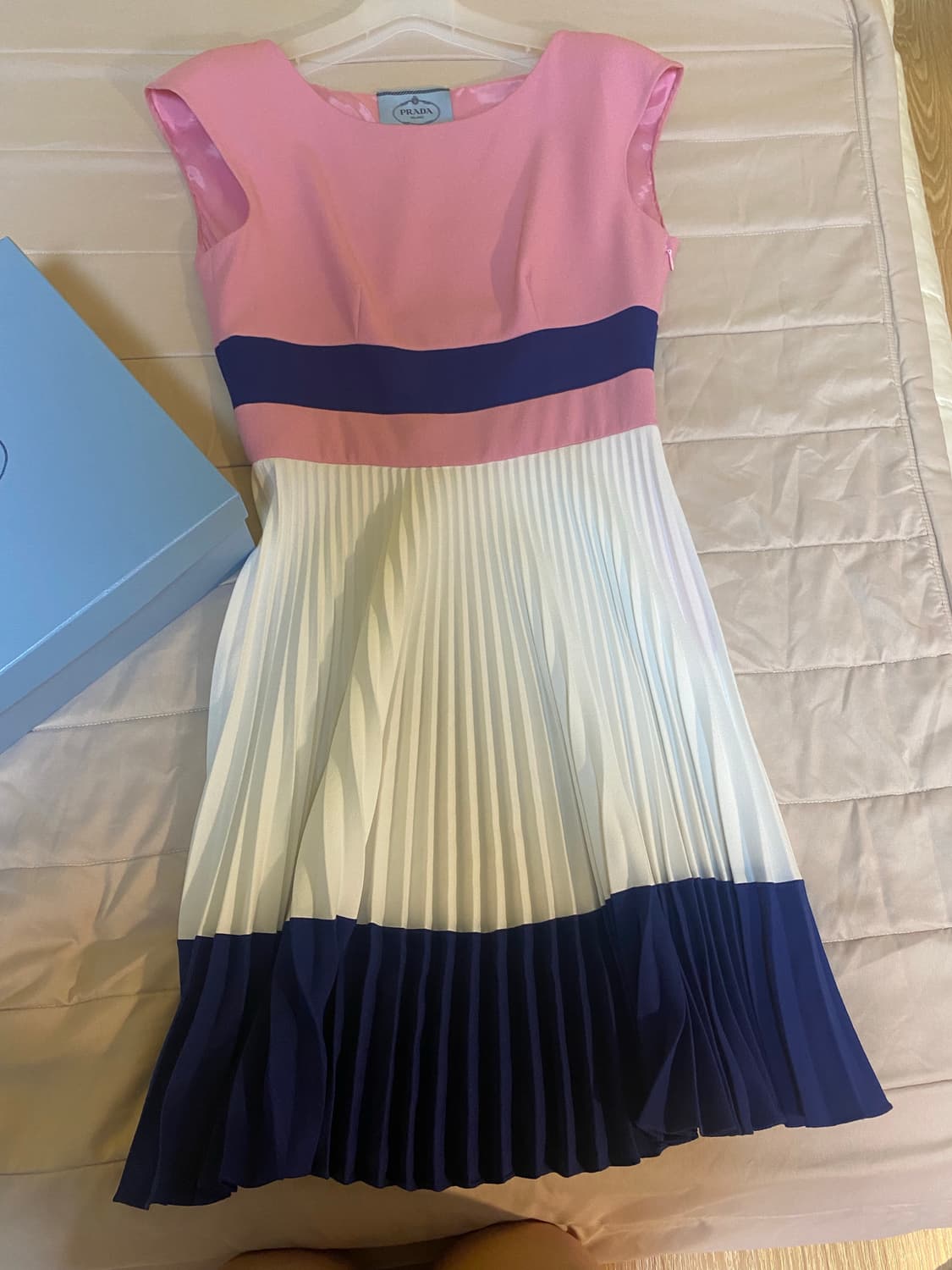 프라다 정품 플리츠원피스 40사이즈 (55-66사이즈)  기장88 상품이미지1