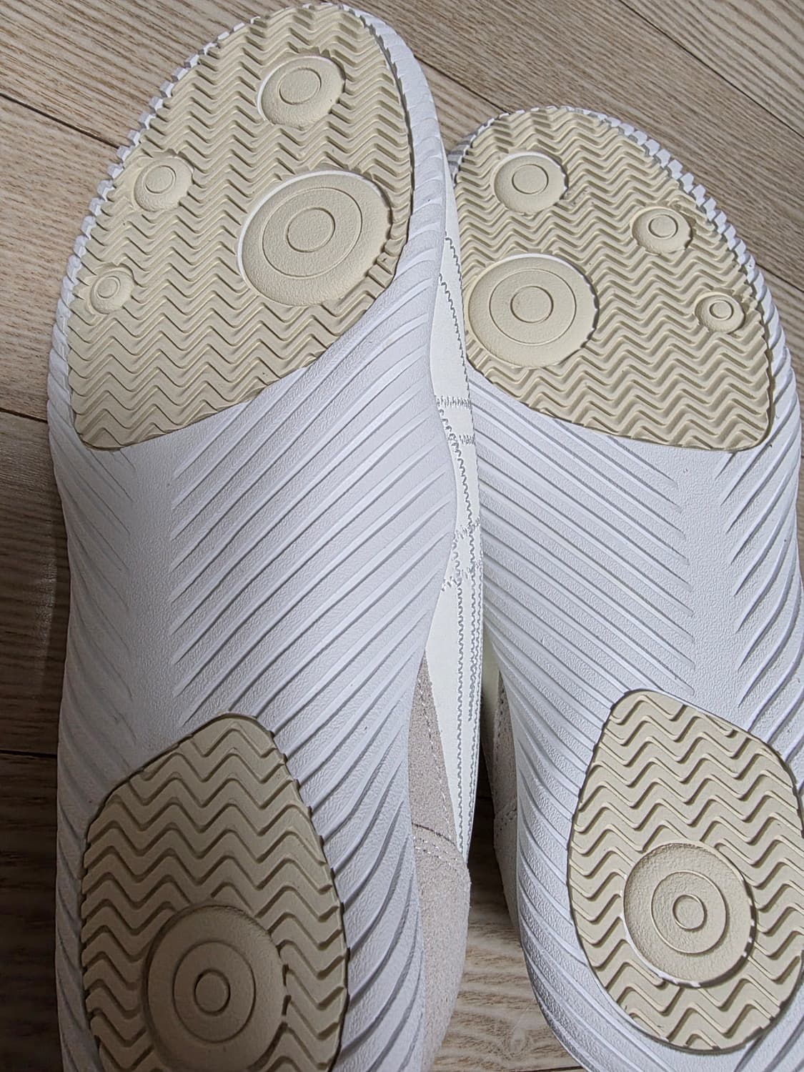 오니츠카타이거 스크로우 스니커즈 아이보리 베이지 상품이미지4