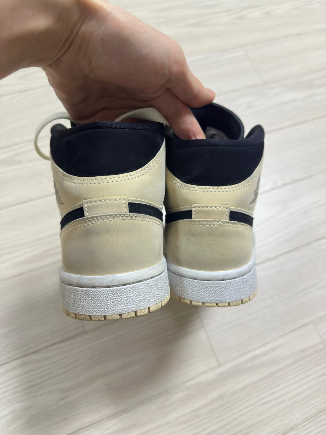 235 조던1 우먼 미드 베어리 오렌지 상품이미지5