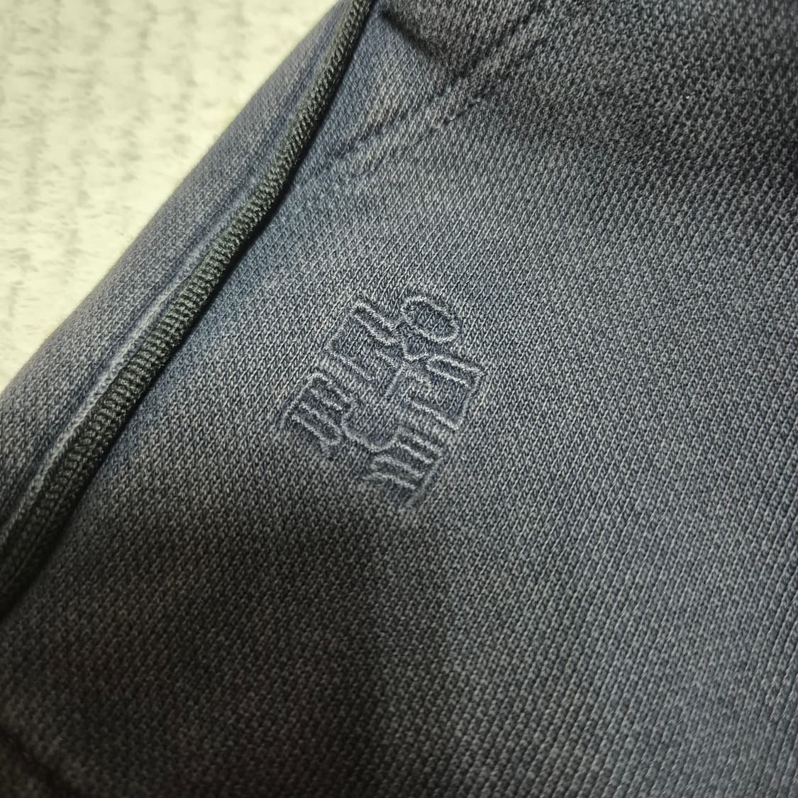 [희귀템🔥] 폴리테루 1011 퍼티크 스웻 다크퍼플 네이비 초판 상품이미지5