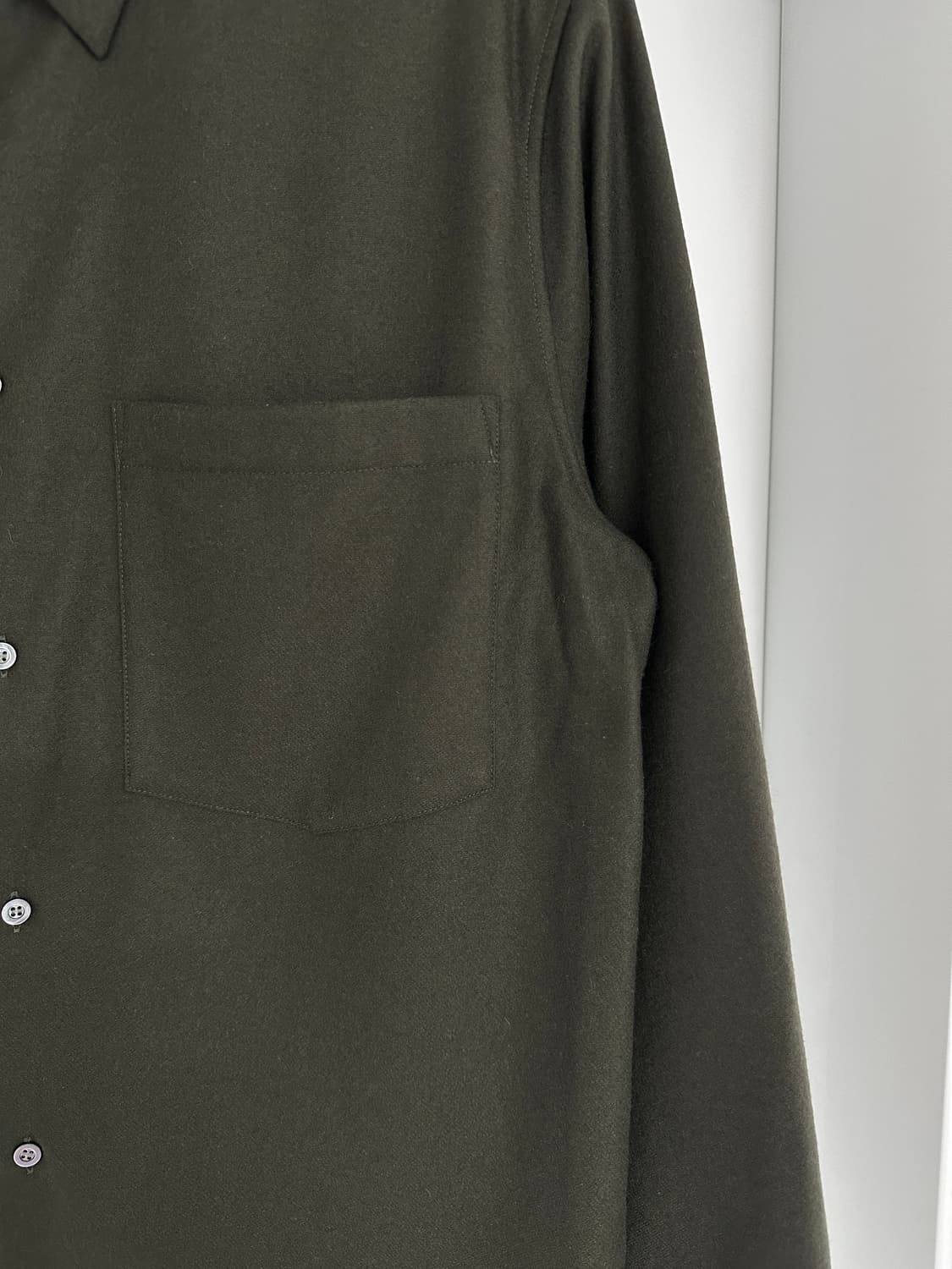 [코스] 남성 카키 울 셔츠 상품이미지3