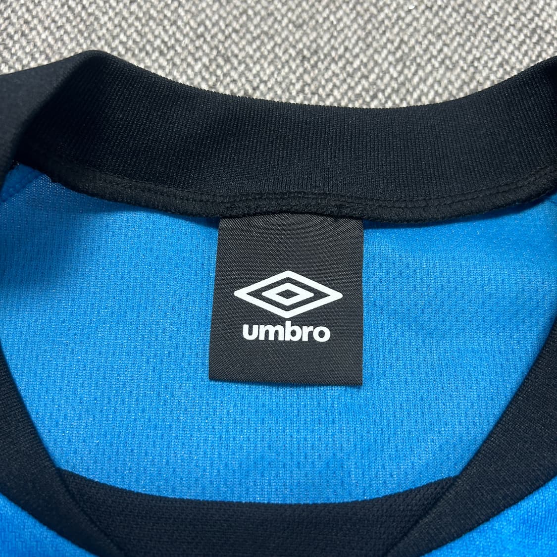 엄브로 2015 감바 오사카 선수 실착용 어센틱 트레이닝탑(L-XL) 상품이미지6