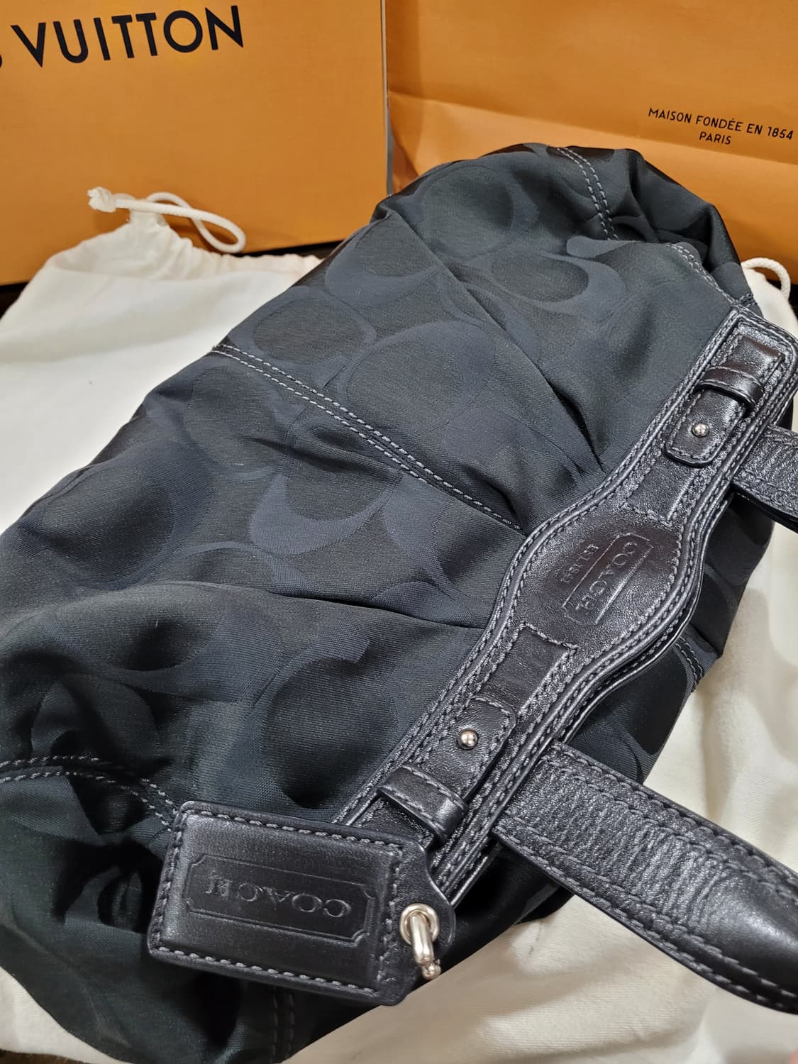 코치 시그니처 새틴 숄더 토트백 상품이미지4