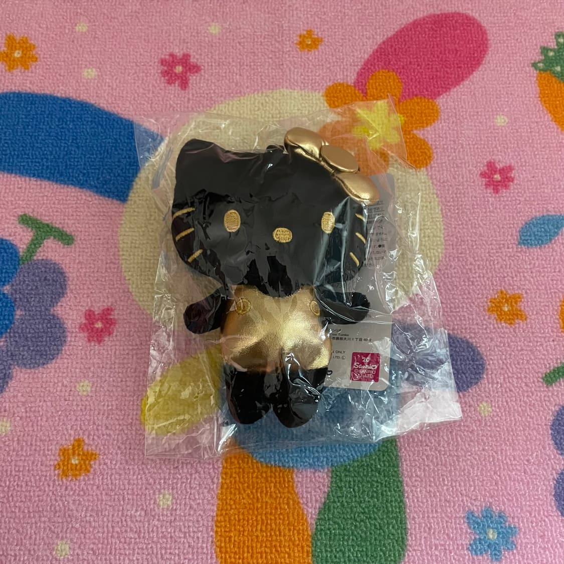[새상품] 한정판 산리오 블랙 키티 마스코트 인형 골드 상품이미지3