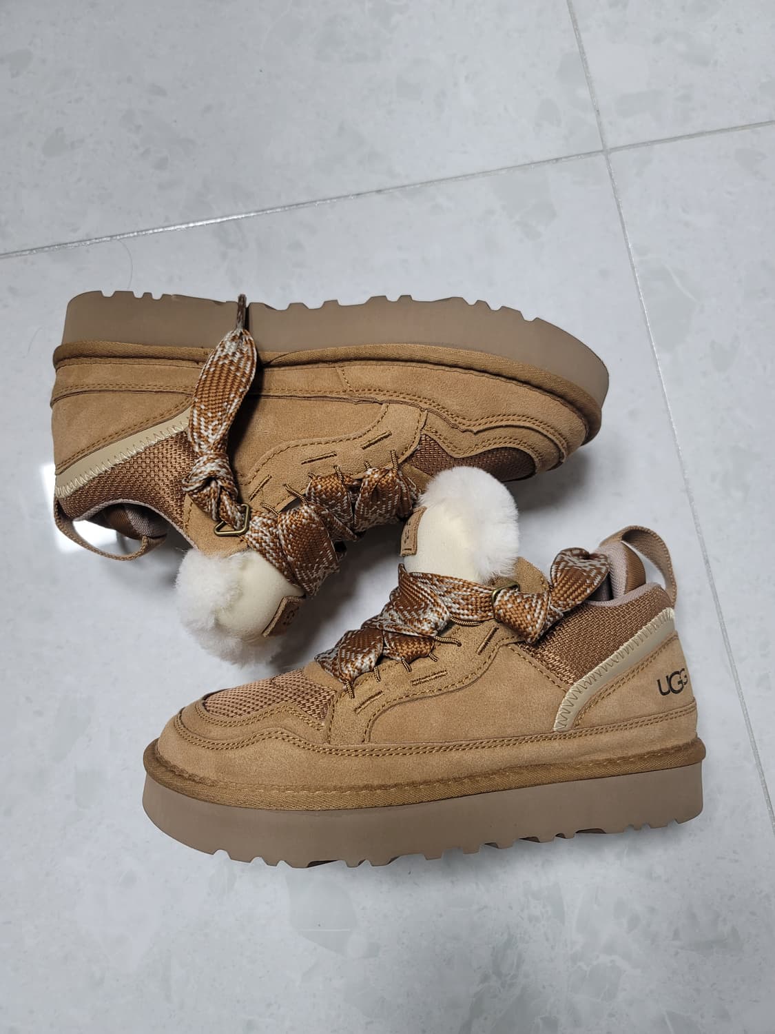 새제품 어그 로우멜 퍼스니커즈 (어그부츠) 39사이즈 250사이즈  상품이미지1