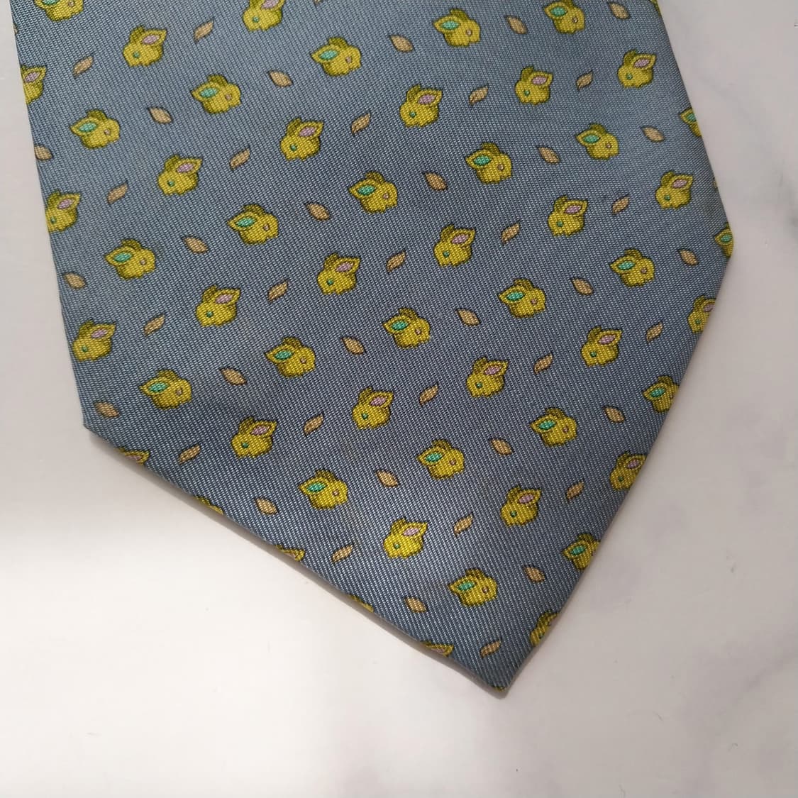 살바토레 페라가모 블루 토끼 모티브 넥타이 9.5cm B등급 K2386
 상품이미지6