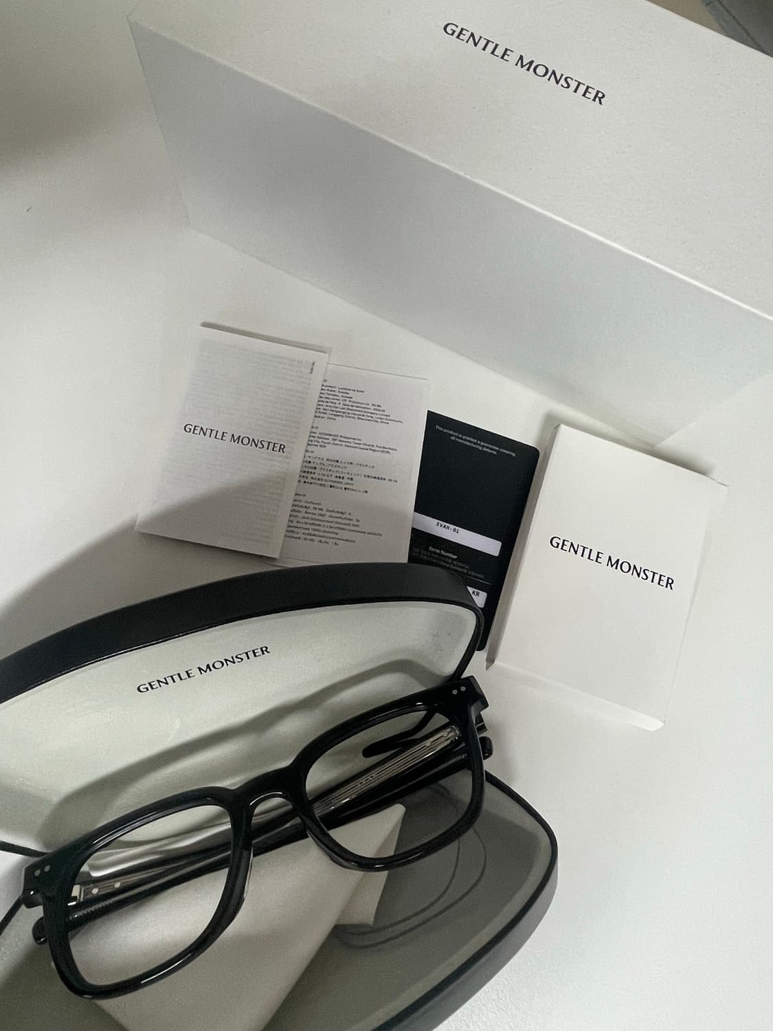 젠틀몬스터 에반 01 블랙 상품이미지1