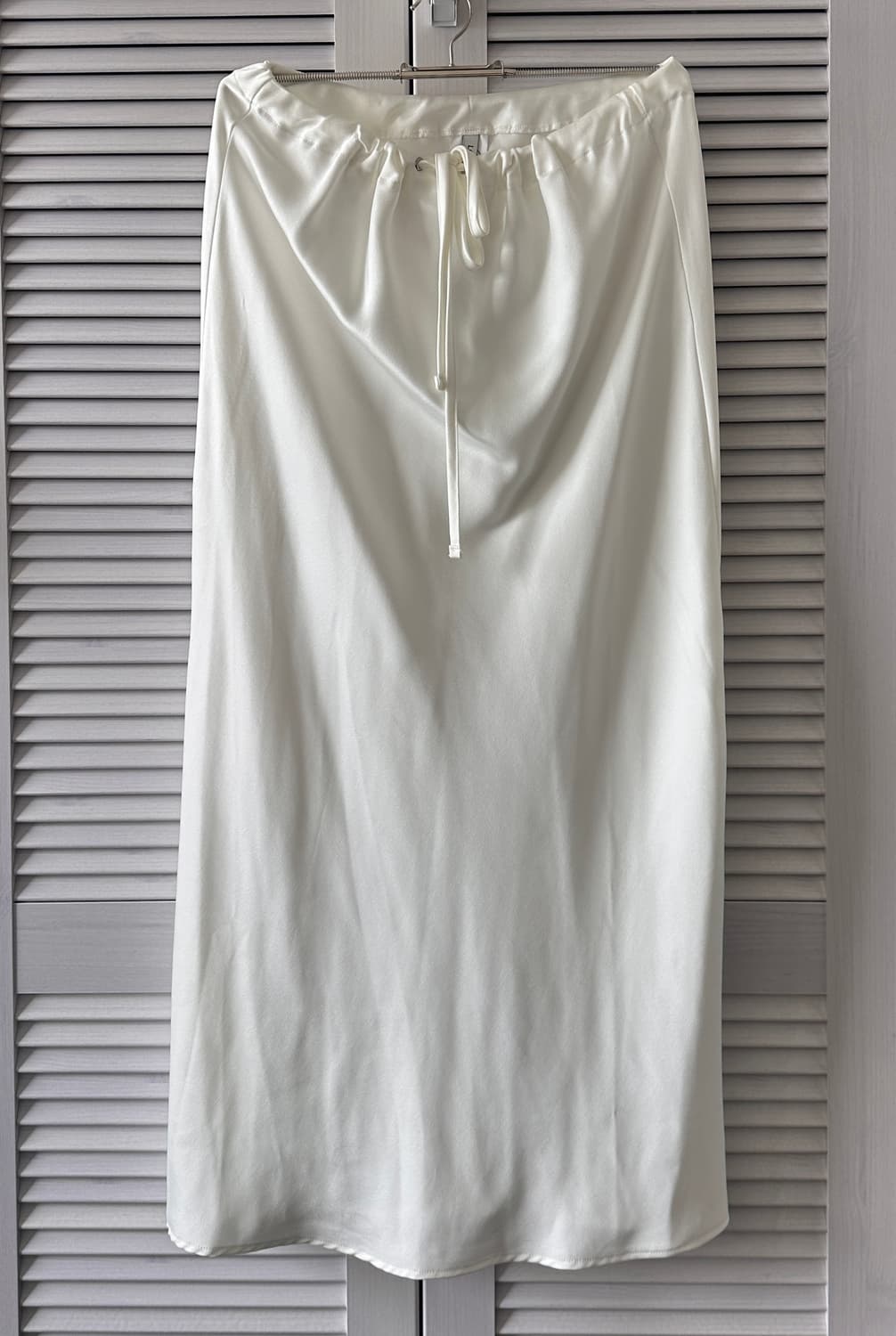 러브마이산타 새틴 롱 스커트 화이트 상품이미지1