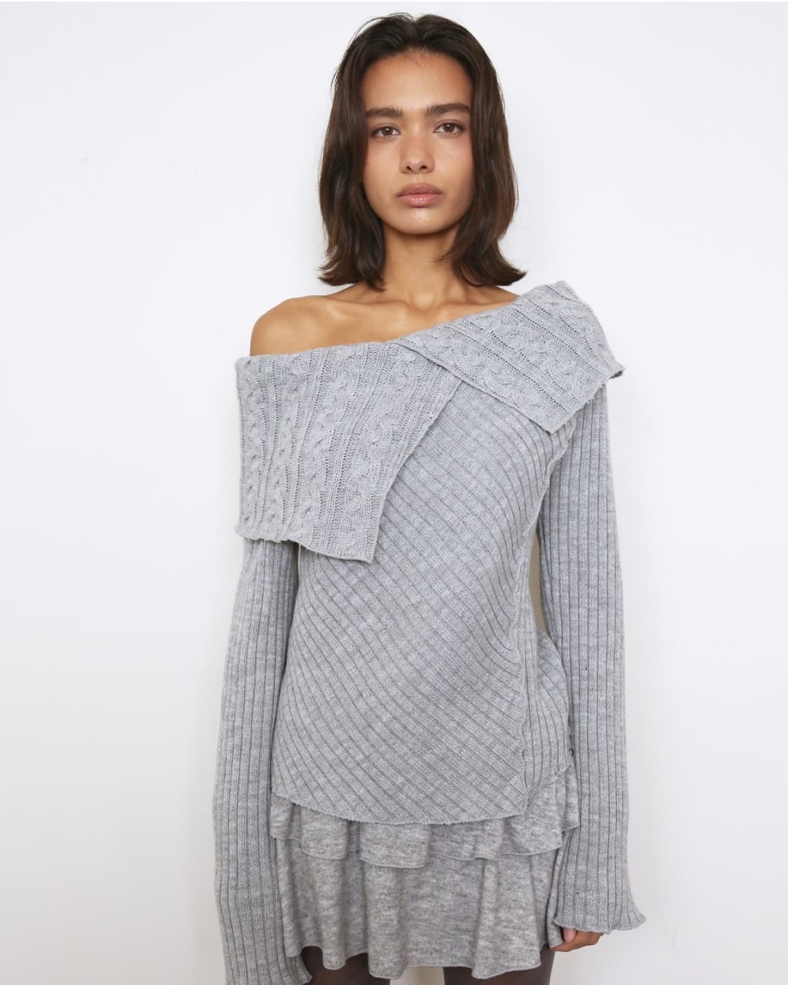 폴리수엠 chunky cable off shoulder 그레이 상품이미지1