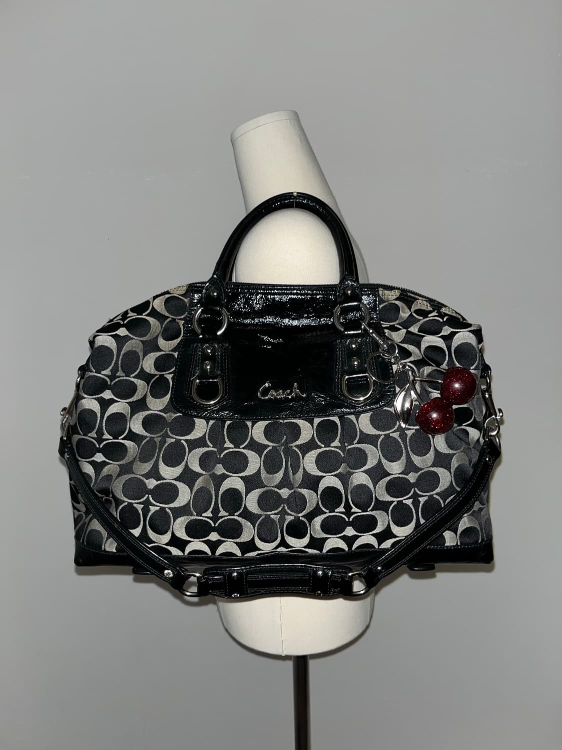 Coach Cookie and Cream Shoulder Bag 상품이미지2