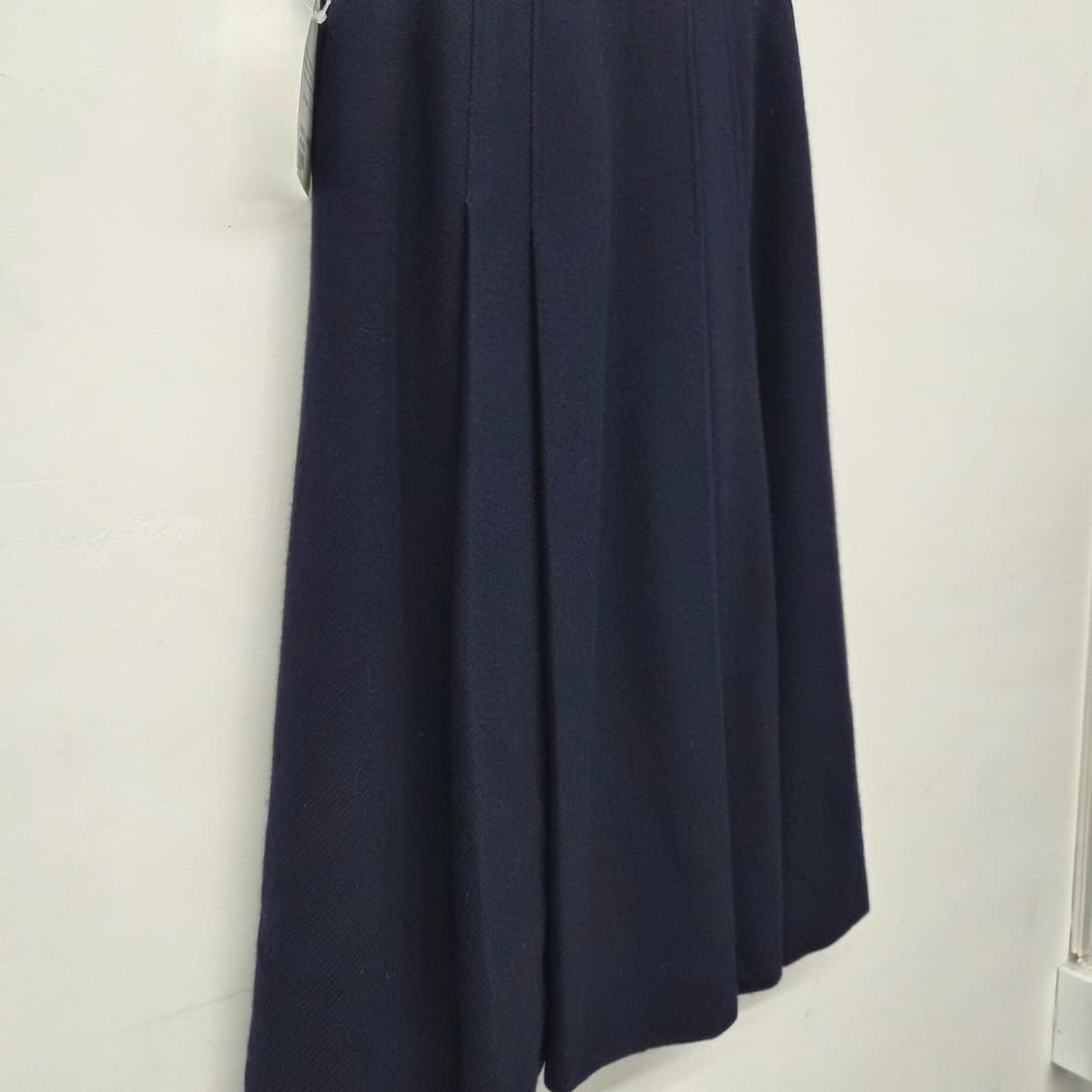 아쿠아 스큐텀 네이비 플리츠 롱 스커트 여성 26in 상품이미지2