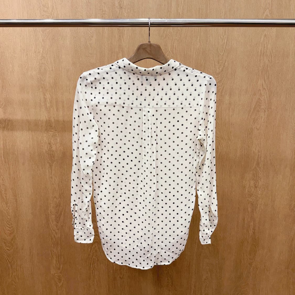 띠어리 시스루 하이넥 셔츠 실크 블라우스 도트 패턴 디테일 화이트 상품이미지3