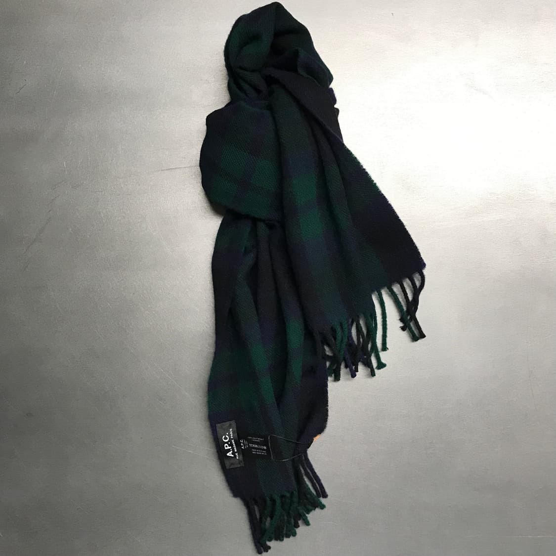 A.P.C 아페쎄 체크 머플러 상품이미지1