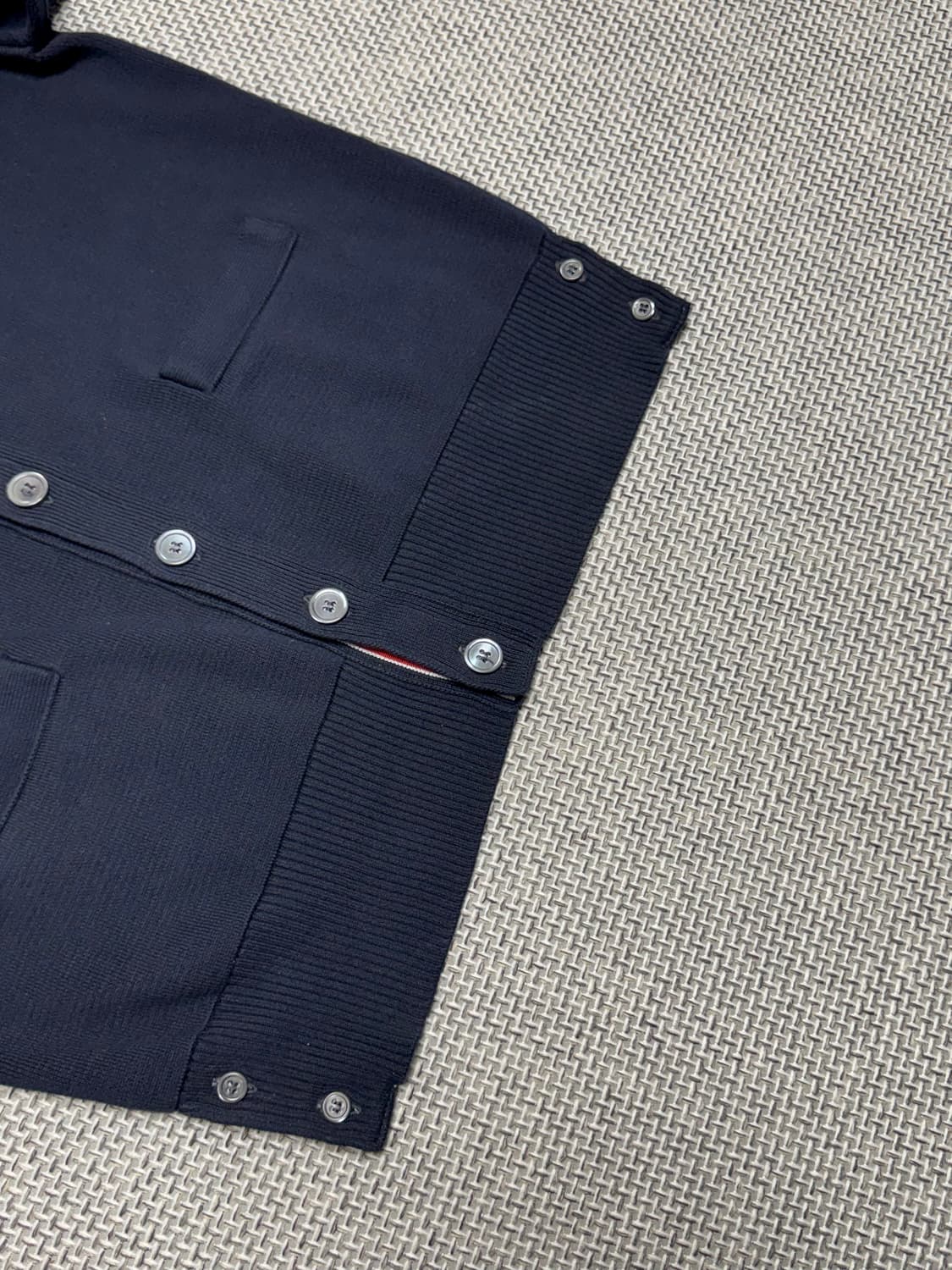 톰브라운 암밴드 밀라노스티치 가디건 상품이미지2