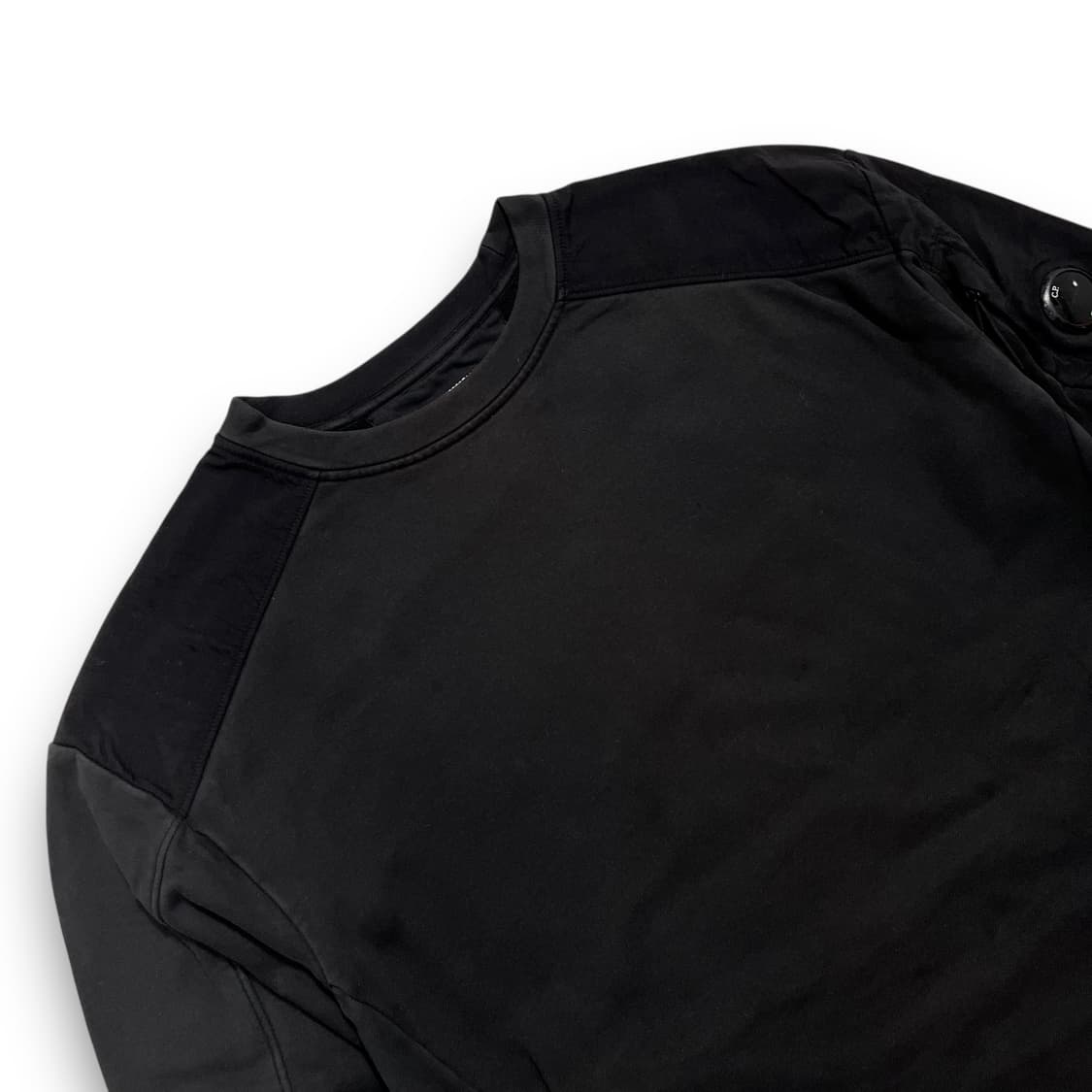 CP 컴퍼니 블랙 렌즈 암포켓 빈티지 맨투맨 상품이미지2