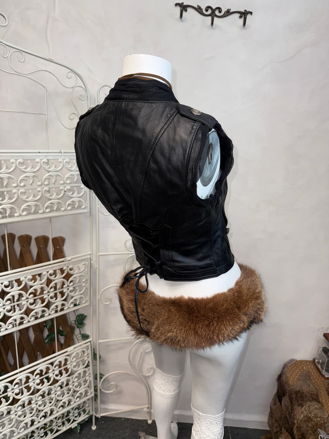 Black lamb skin back eyelet corset vest 상품이미지5