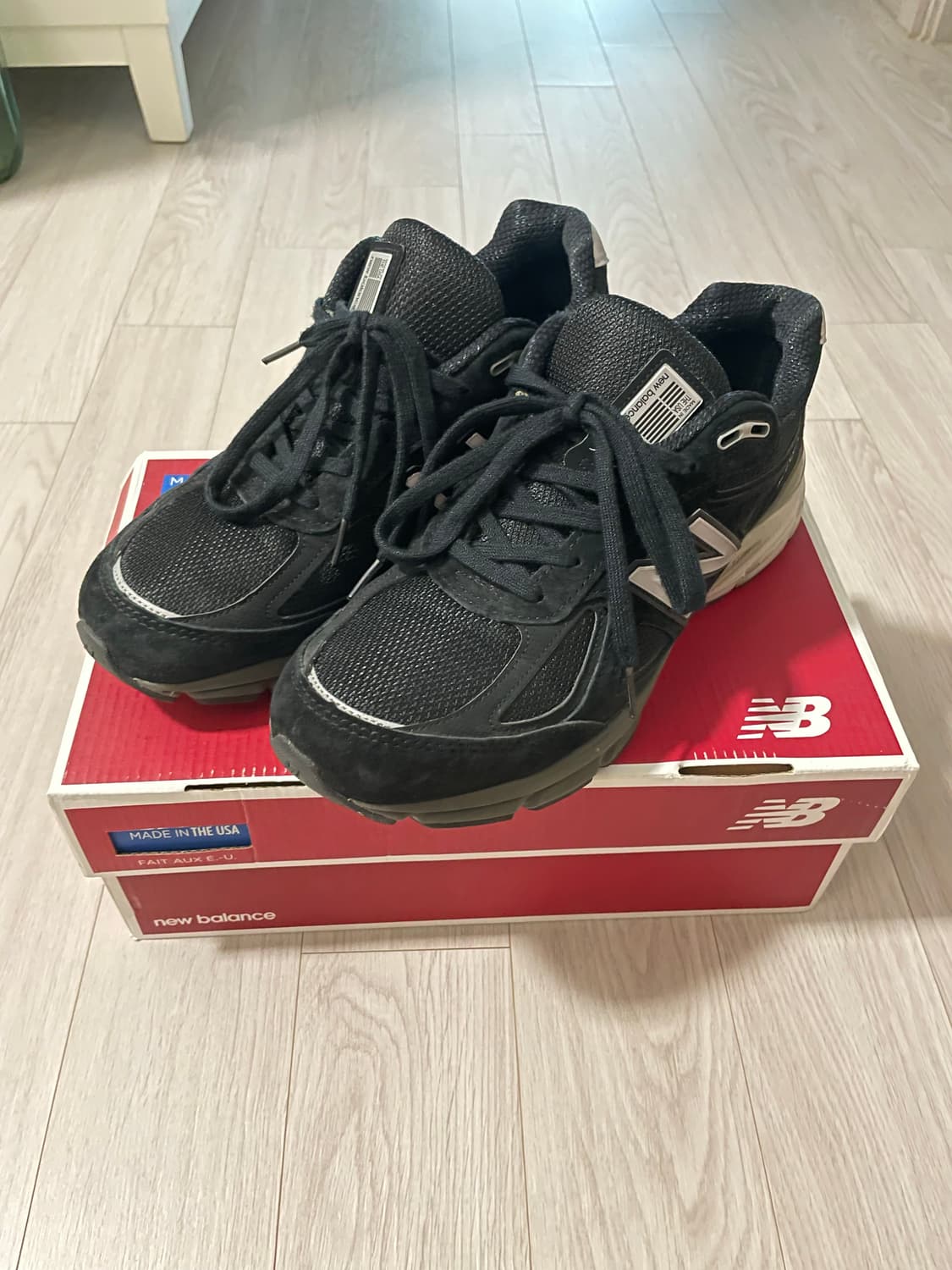 뉴발란스 990 v4 블랙 상품이미지1