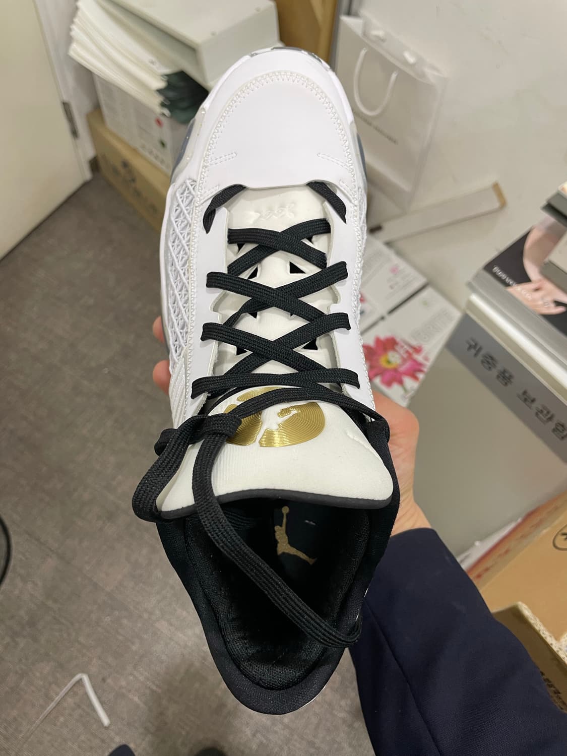 조던38로우 295 사이즈 화이트블랙 팝니다. 상품이미지5