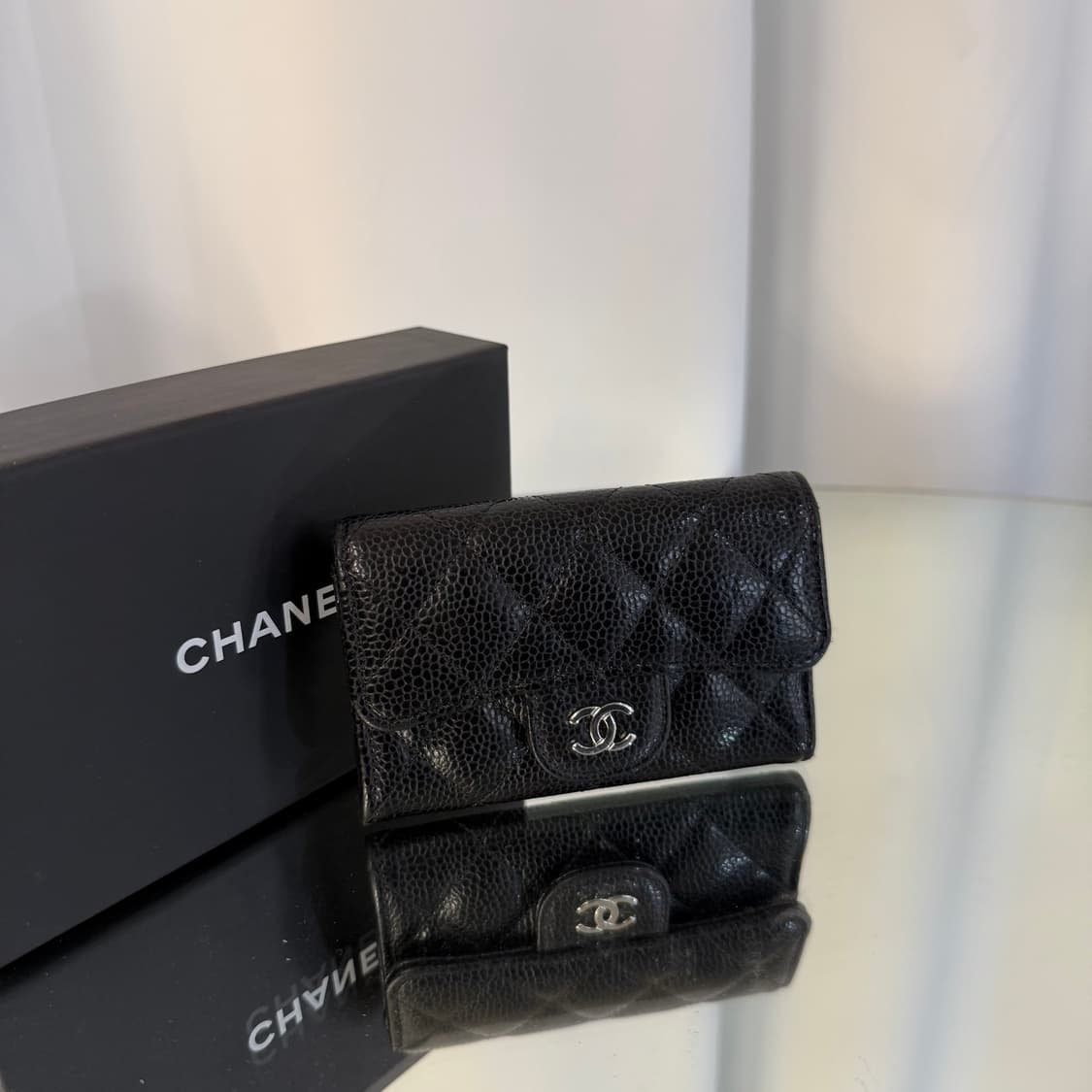 [정품] 샤넬 클래식 카드 홀더 그레인드 카프스킨 & 실버 메탈 블랙 상품이미지4