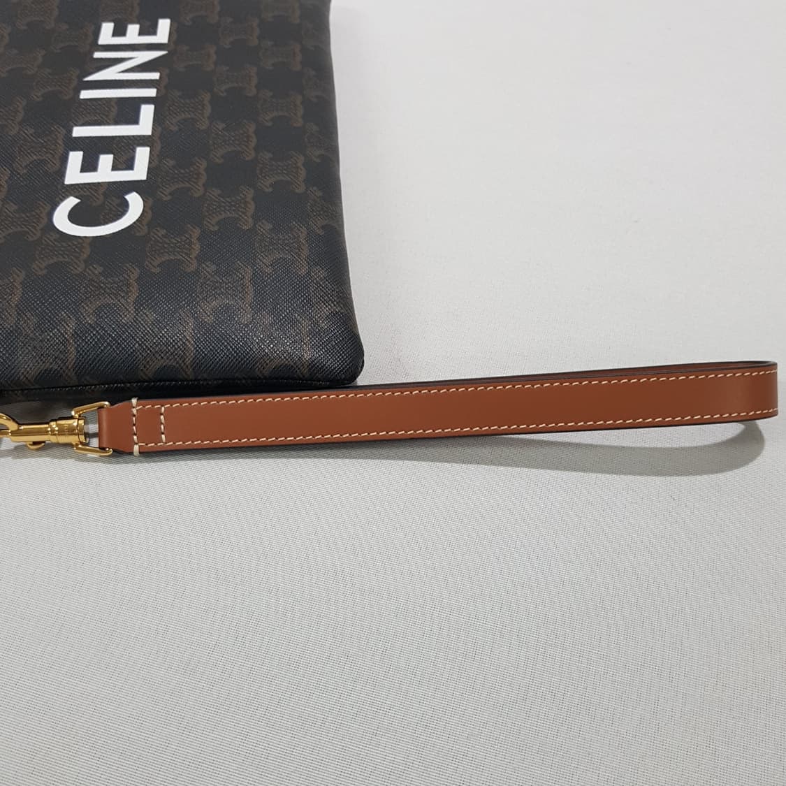 셀린느 스몰 퀴르 트리옹프 스트랩 파우치 상품이미지6