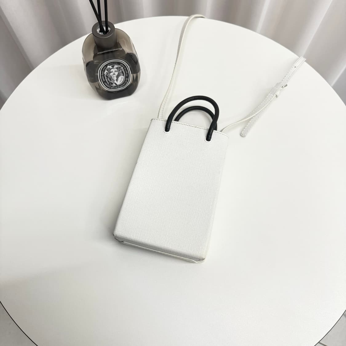 [정품] 발렌시아가 폰 홀더 크로스백 화이트 상품이미지2