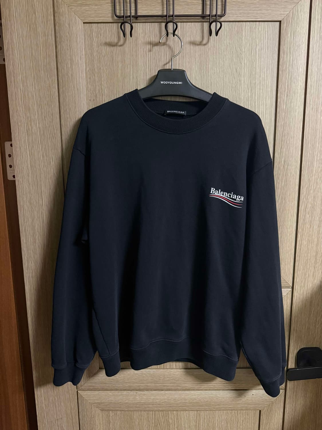 발렌시아가 웨이브로고 맨투맨 블랙 L 상품이미지1