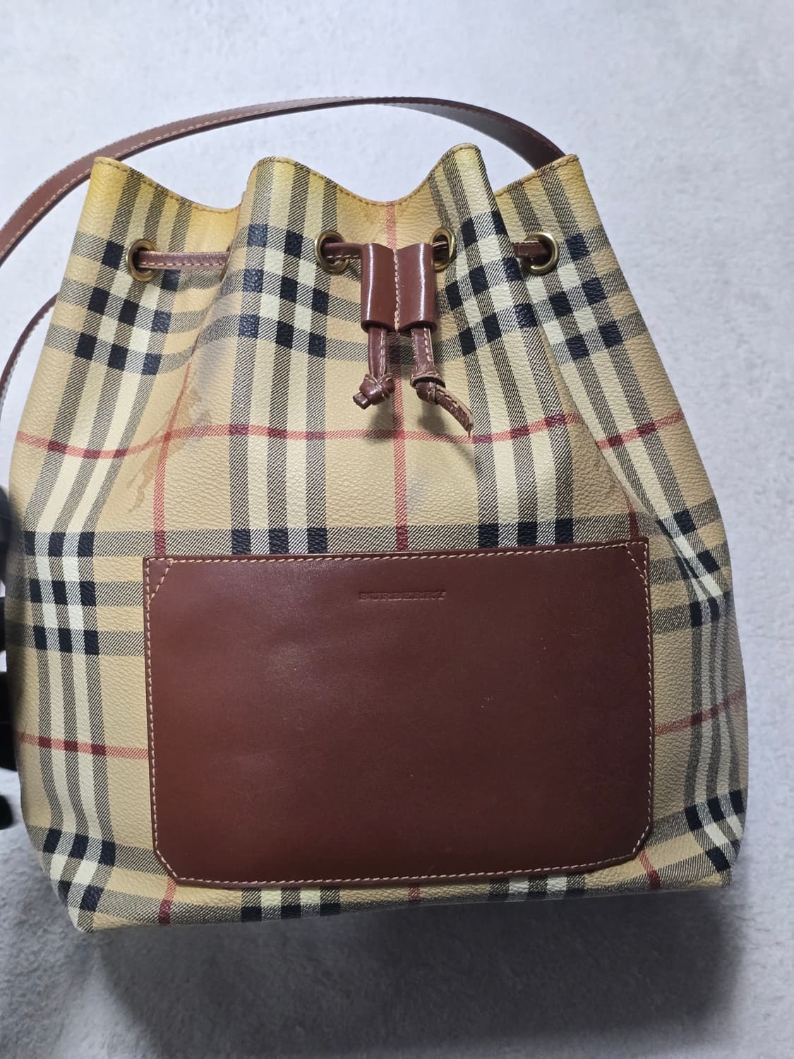 Burberry 버버리 정품 클래식 버킷백 상품이미지2