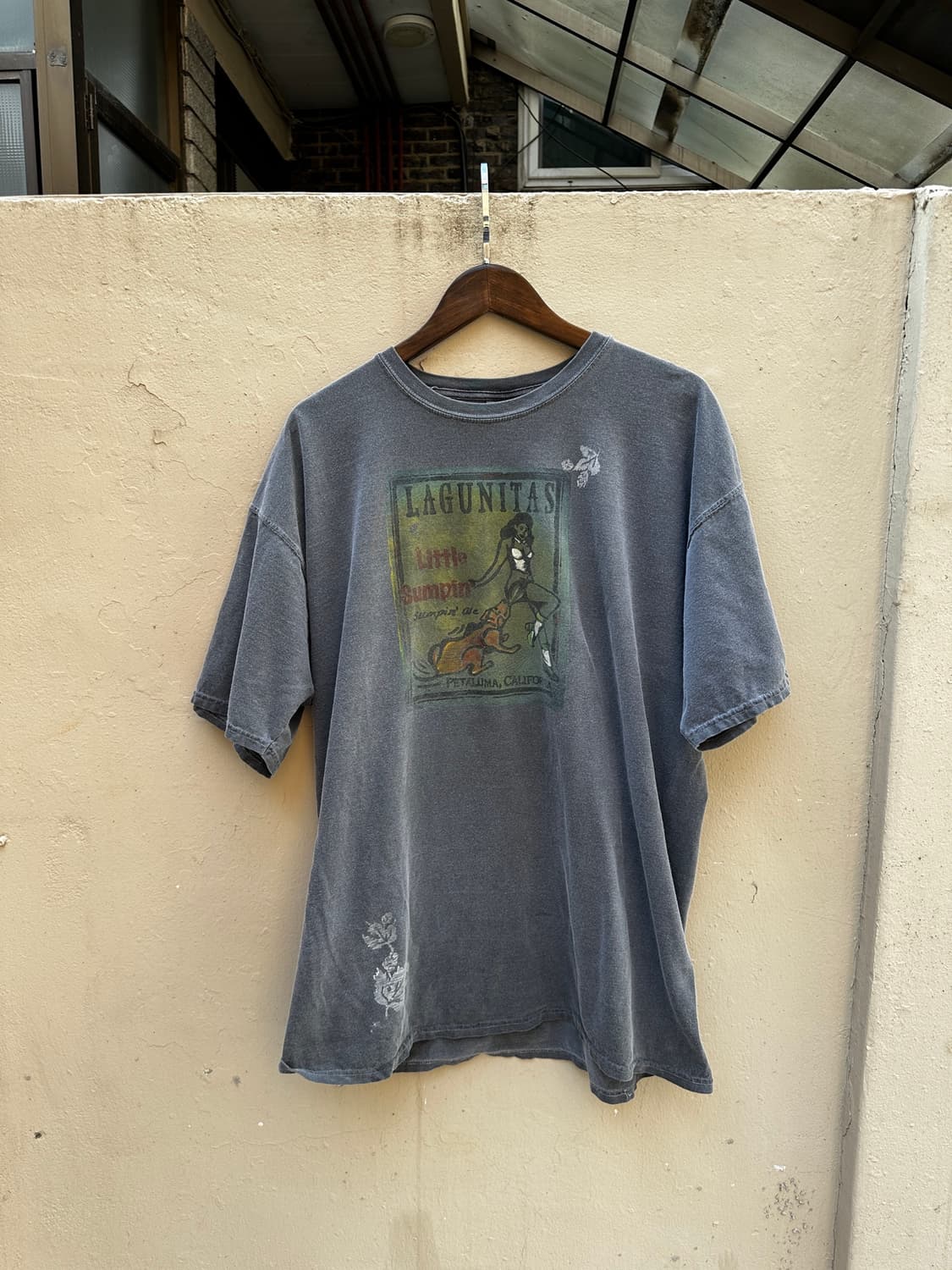 Lagunitas Little Sumpin’ Sumpin’ Ale Tee 상품이미지2