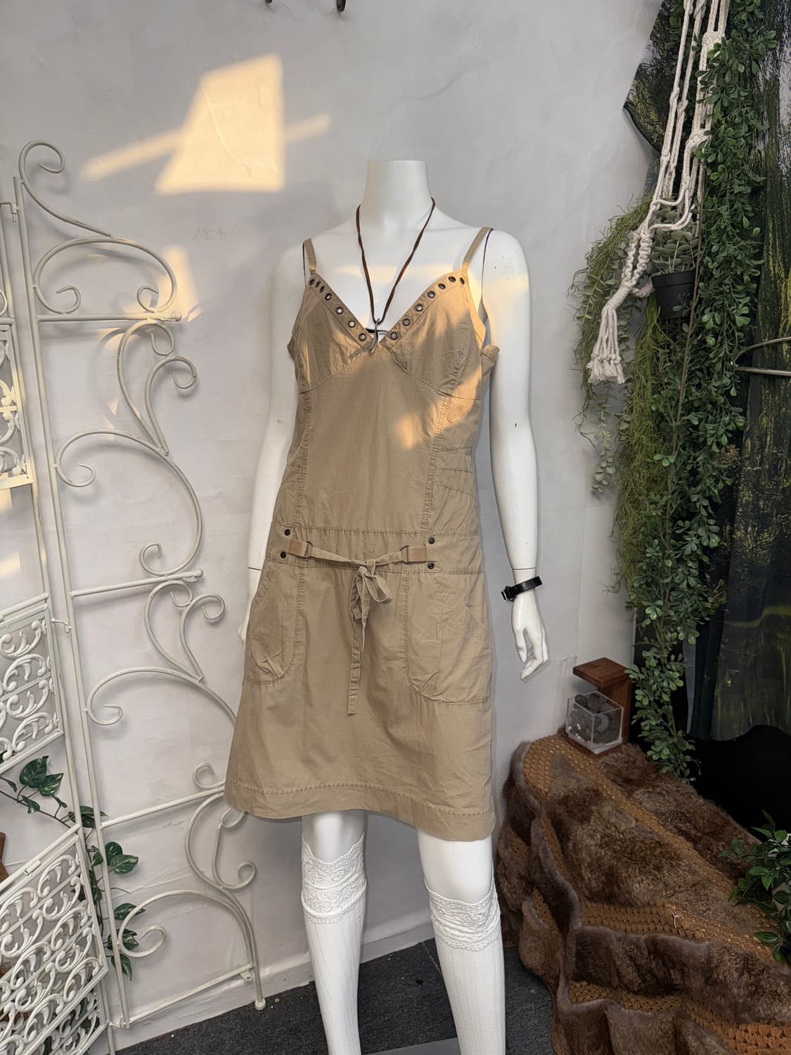Beige eyelet punching wrinkle strap ops 상품이미지5
