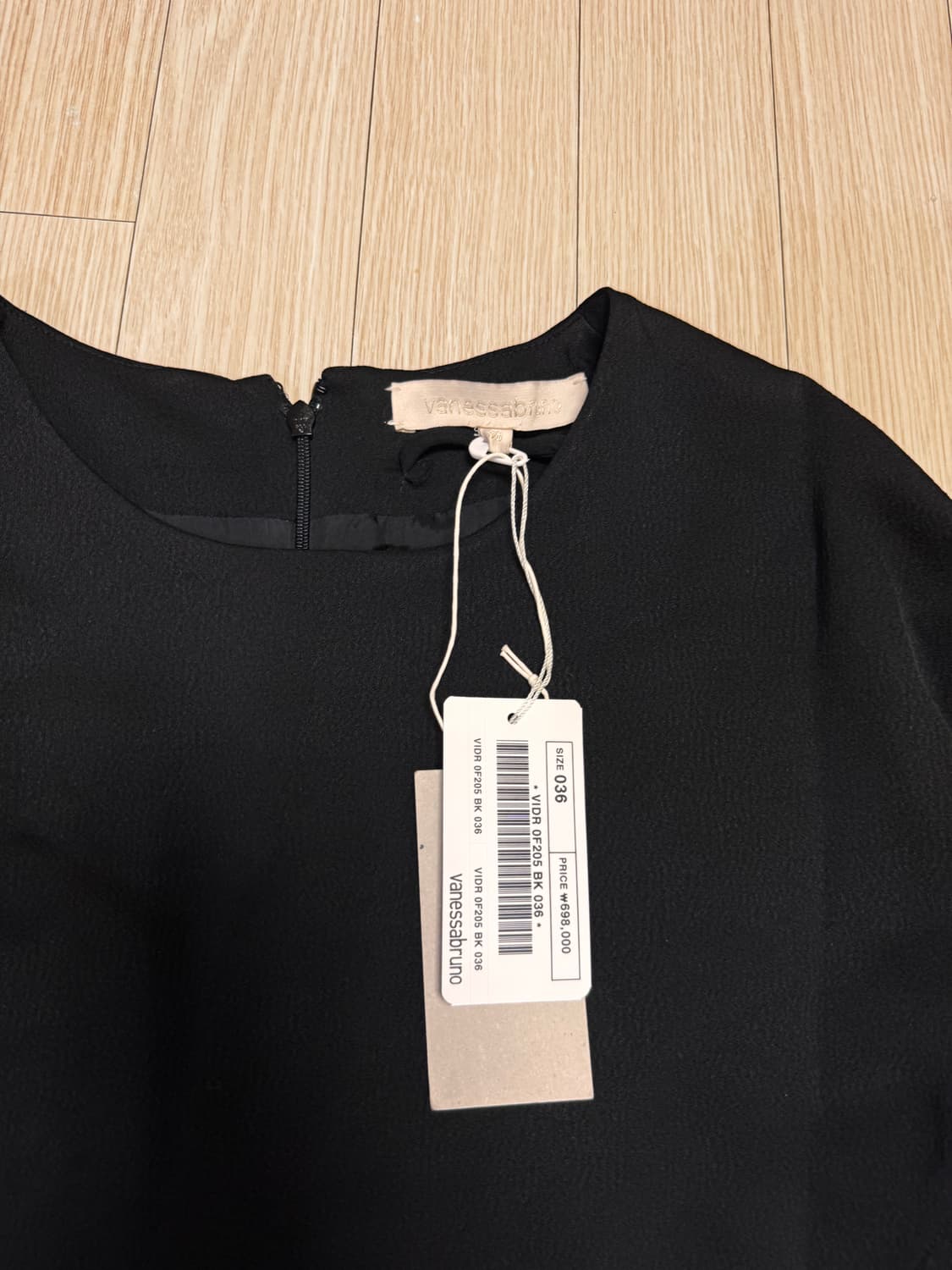 55 텍달린 새상품 바네사브루노 정가70만원 랩스타일 블랙 긴팔 원피스 상품이미지7