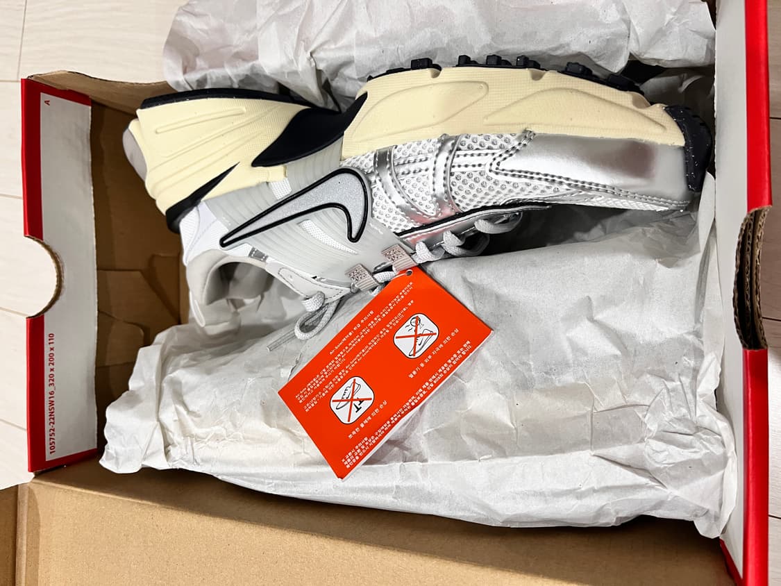 나이키vek런 서밋화이트 실버 새상품 상품이미지3