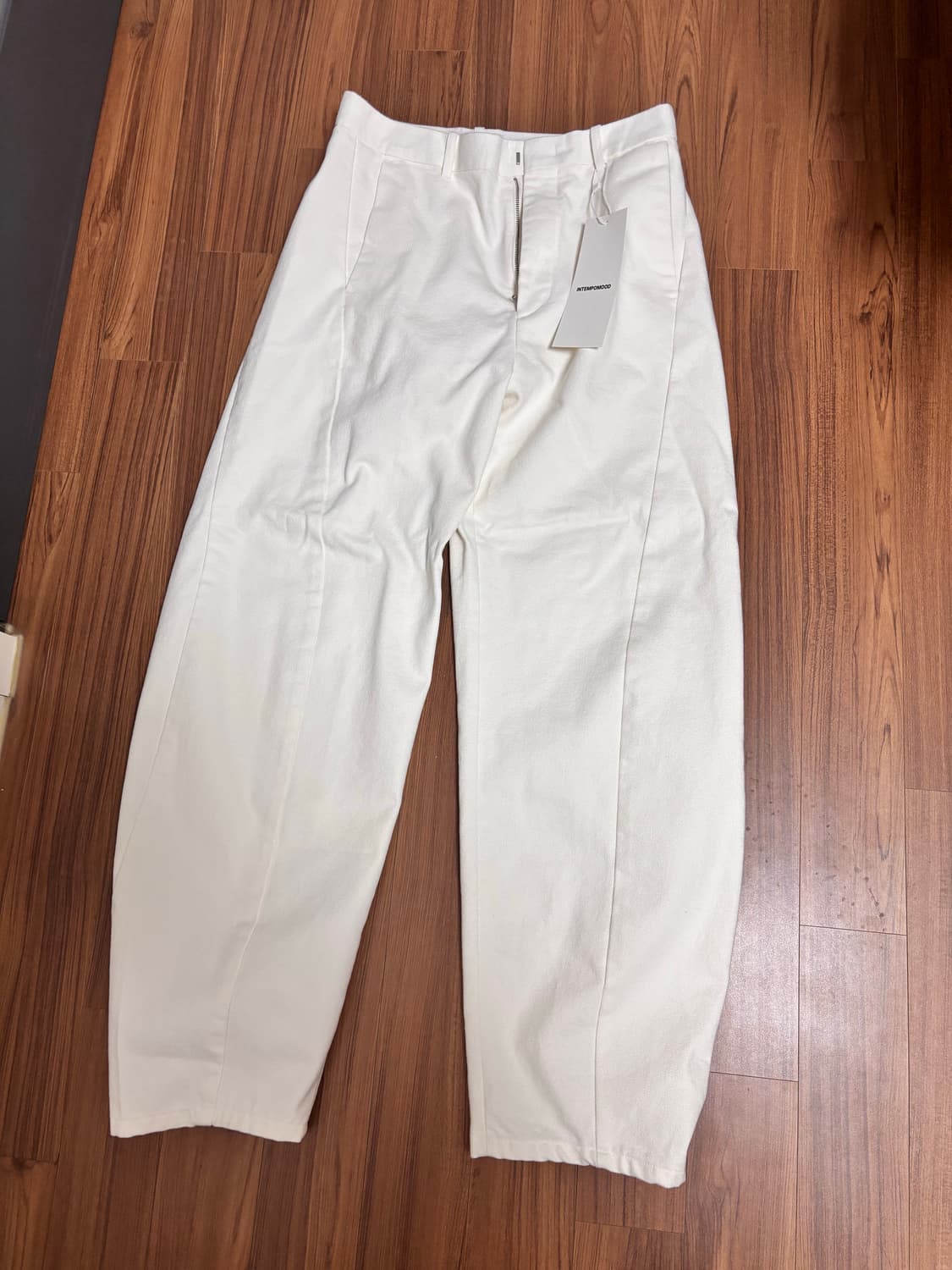 인템포무드 커브드 와이드 데님 팬츠 크림 새제품 상품이미지2