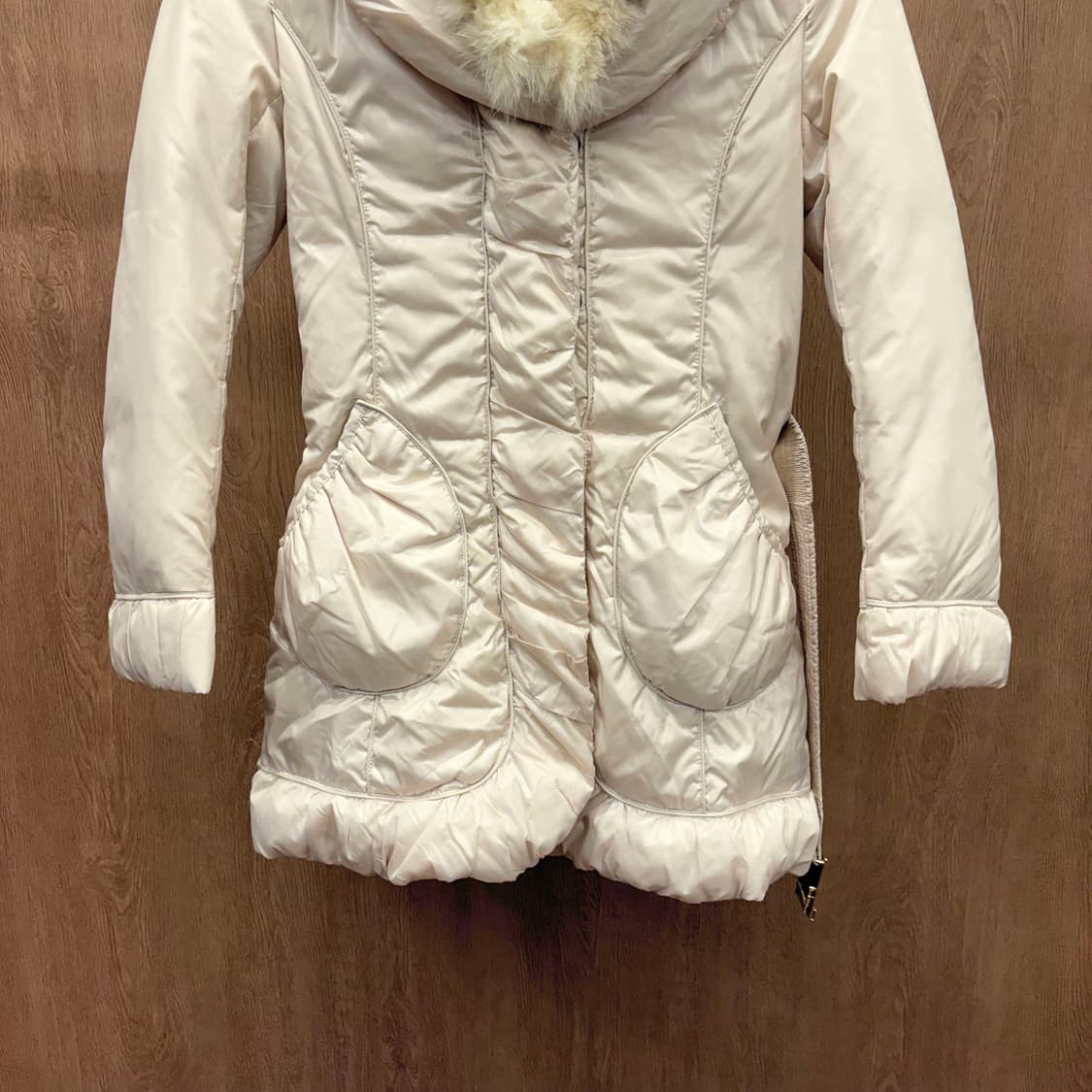 막스마라 위켄드 하프 패딩 코트 퍼 트리밍 백 스트랩 디테일 아이보리 상품이미지5