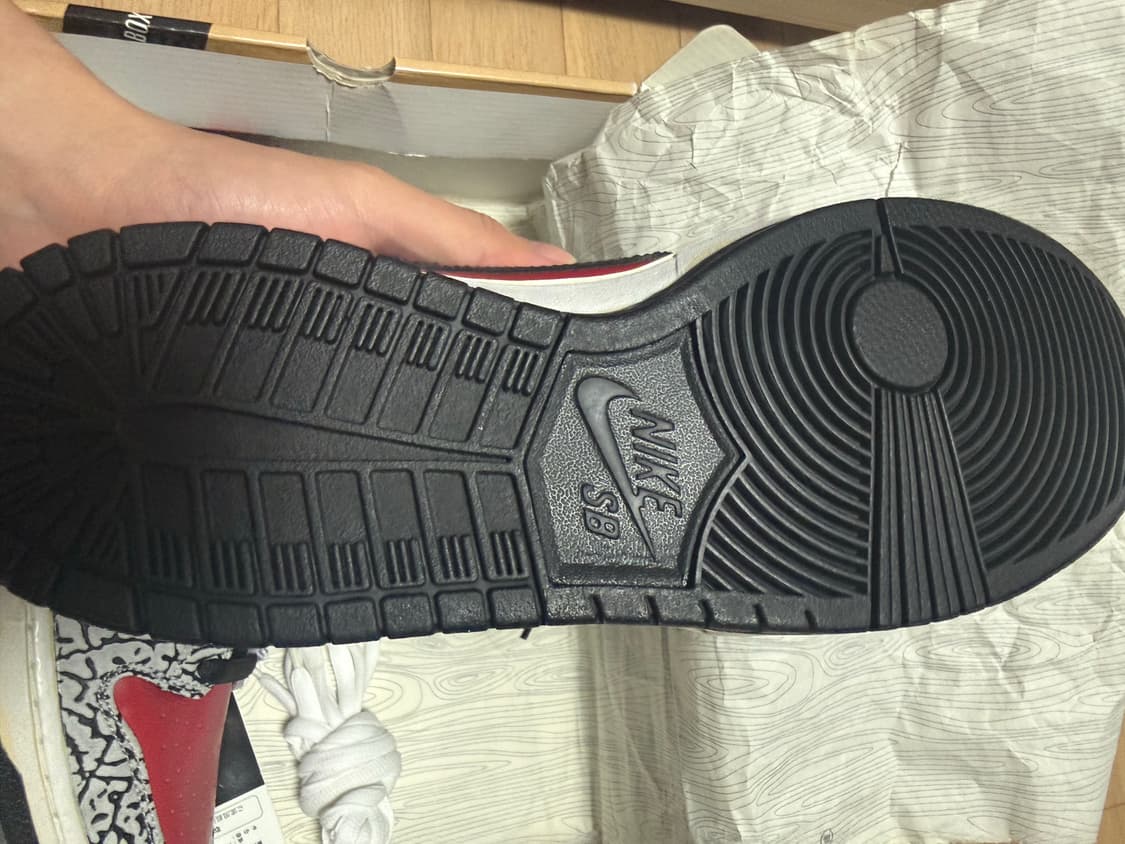 슈프림 x나이키 레드시멘트 280 풀구성 새상품 판매합니다  상품이미지3