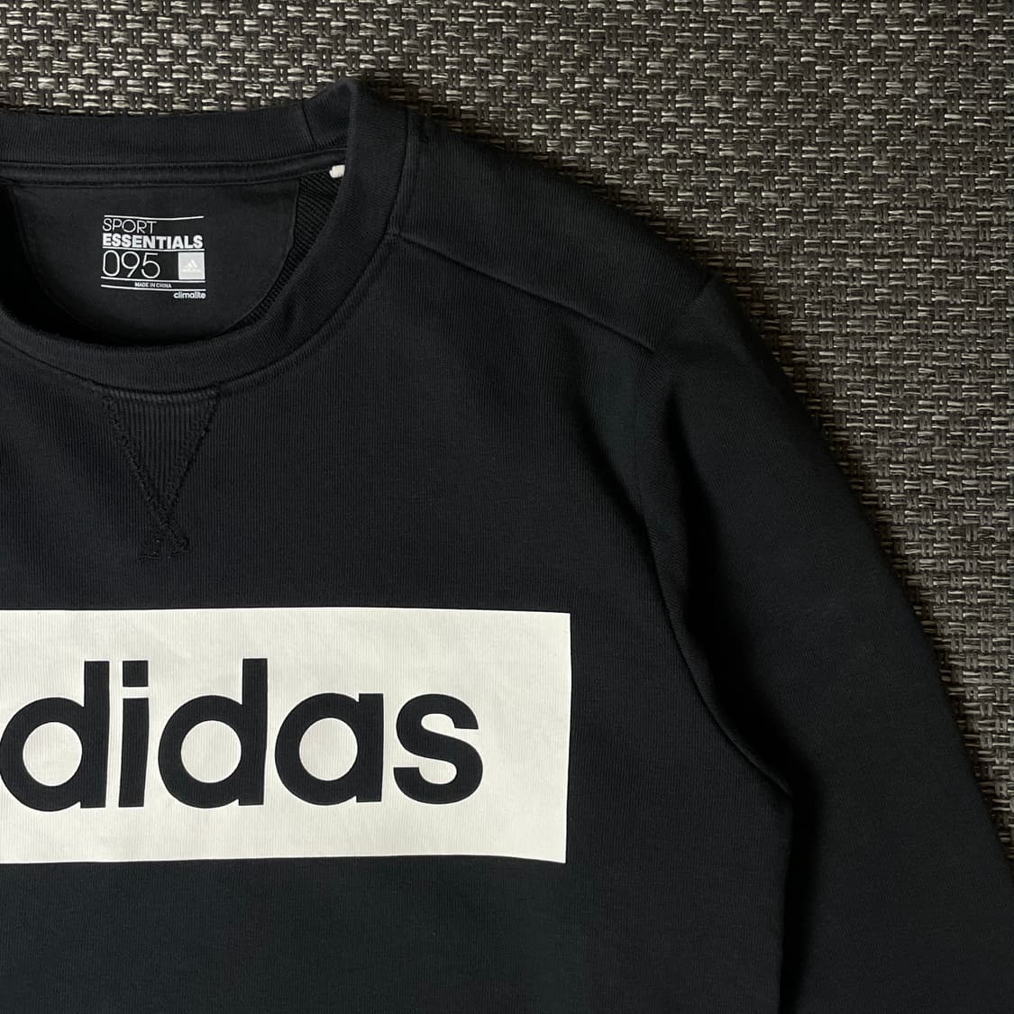 아디다스 블랙 스포츠 에센셜 로고 맨투맨 95 상품이미지3