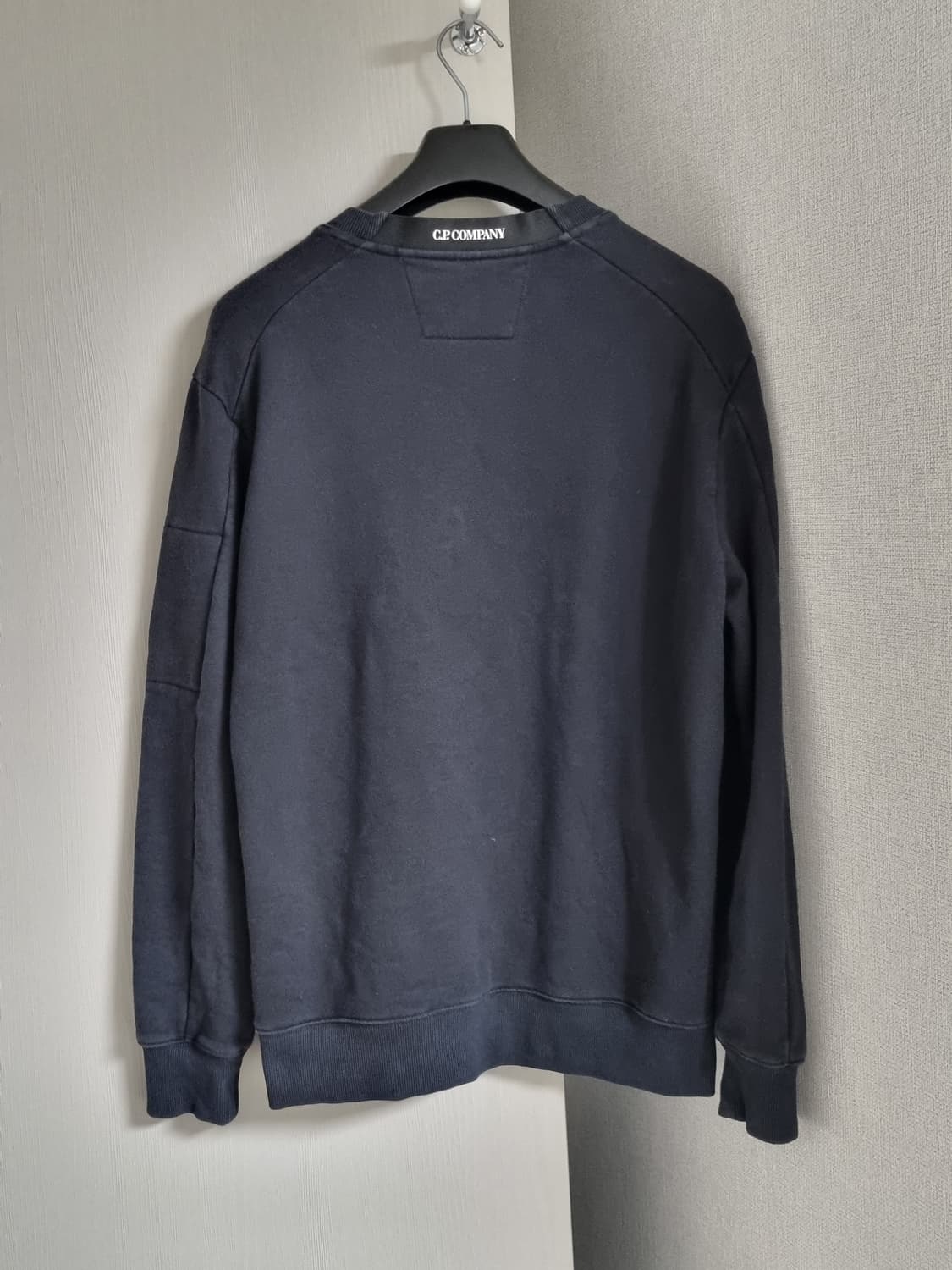 cp컴퍼니 맨투맨 상품이미지2