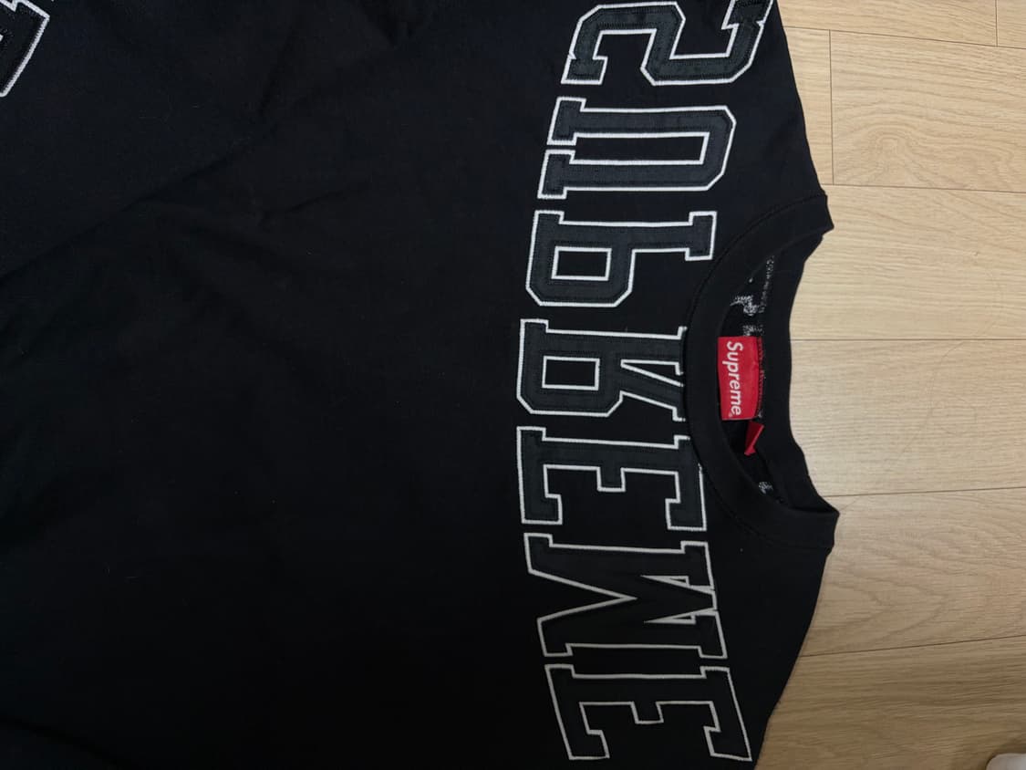 슈프림 22fw 자수 헤비 맨투맨 105 상품이미지3