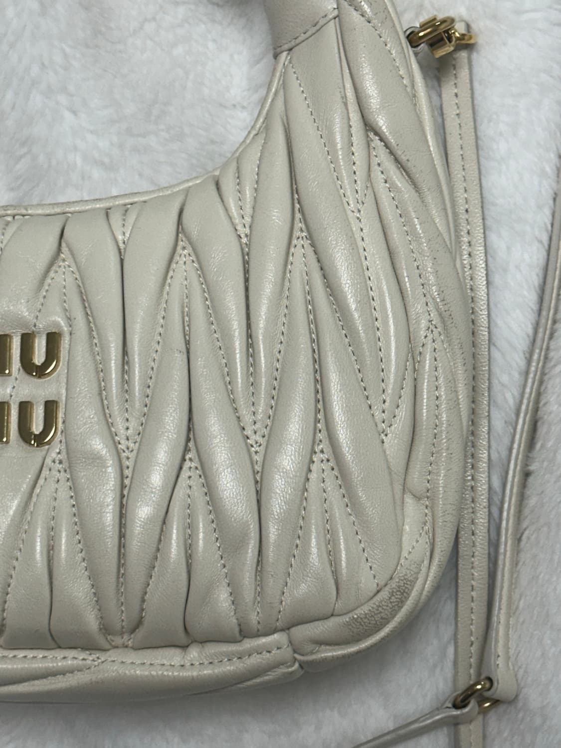 미우미우 호보백 상품이미지3