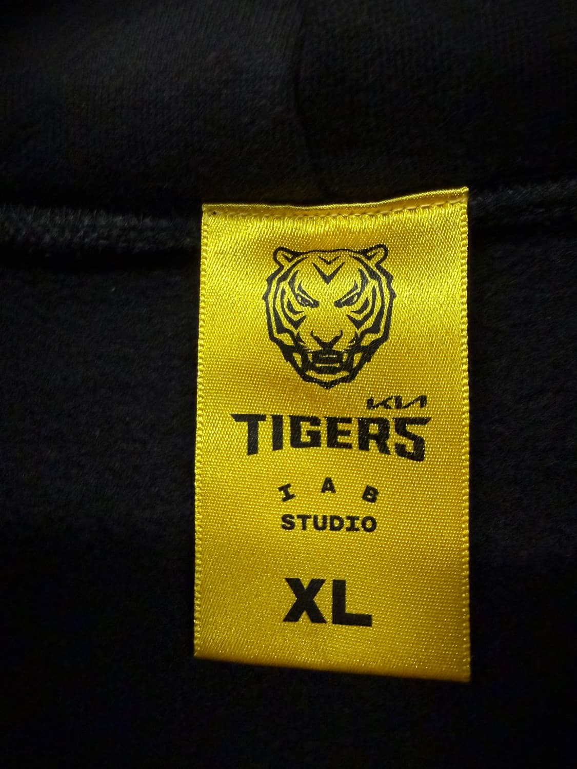 (XL) 기아타이거즈x아이앱스튜디오 V12 통합 우승 엔트리 후디 후드 상품이미지6