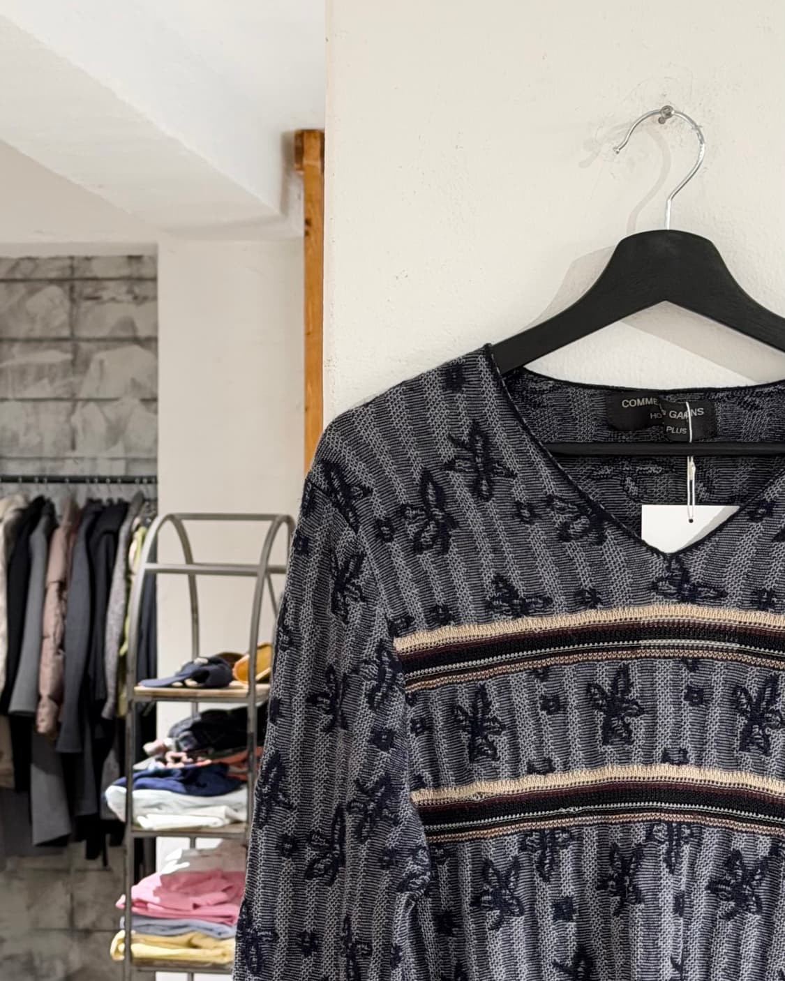 꼼데가르송 옴므 플러스 차콜 플라워 자수 니트 상품이미지2